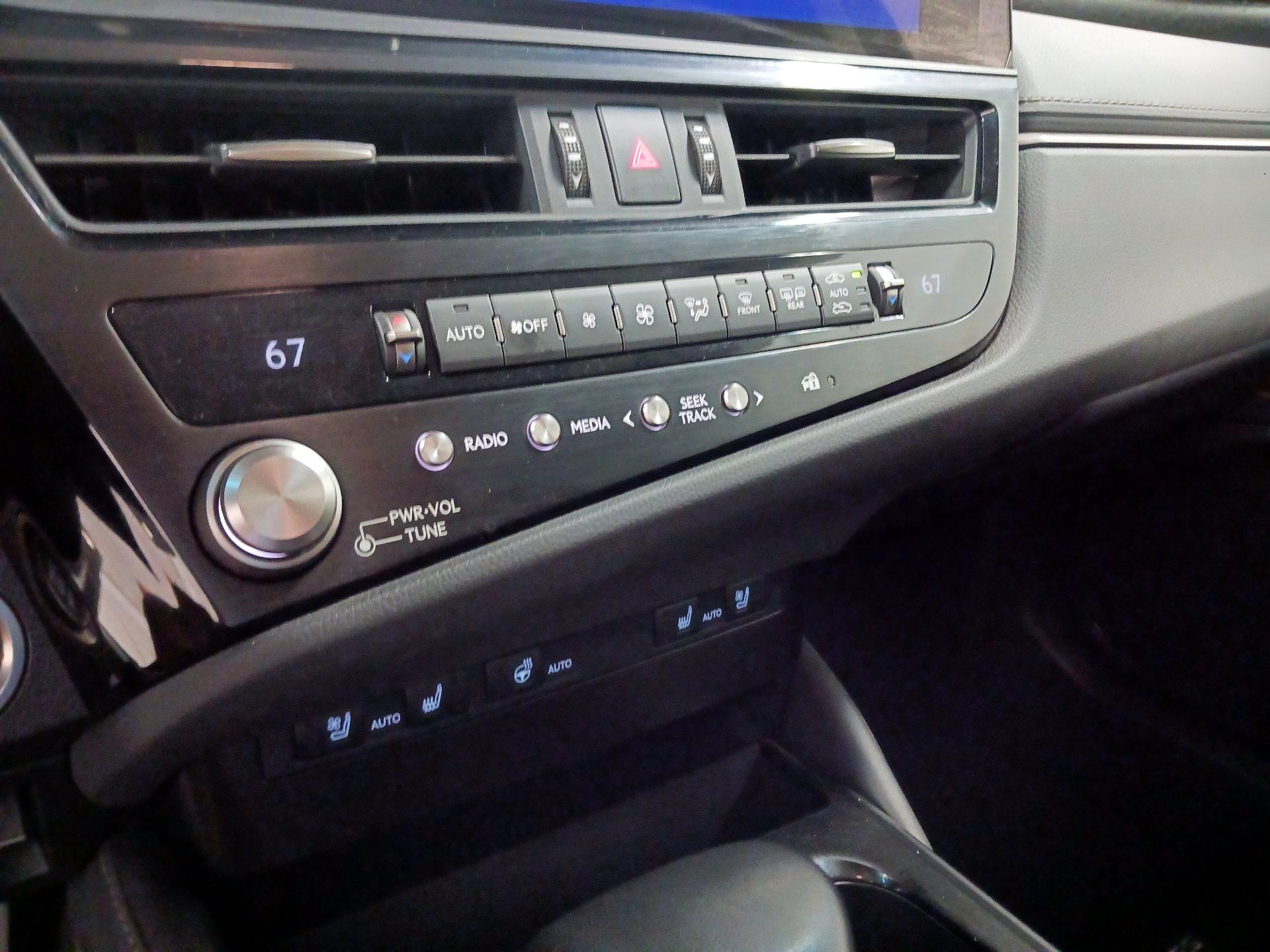 Thumbnail: 2025 Lexus ES - 12