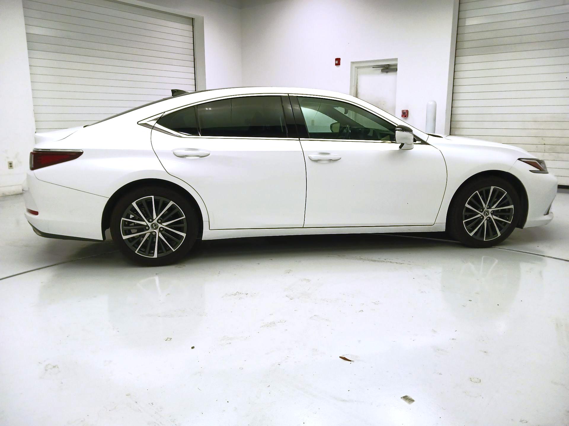 Thumbnail: 2025 Lexus ES - 4