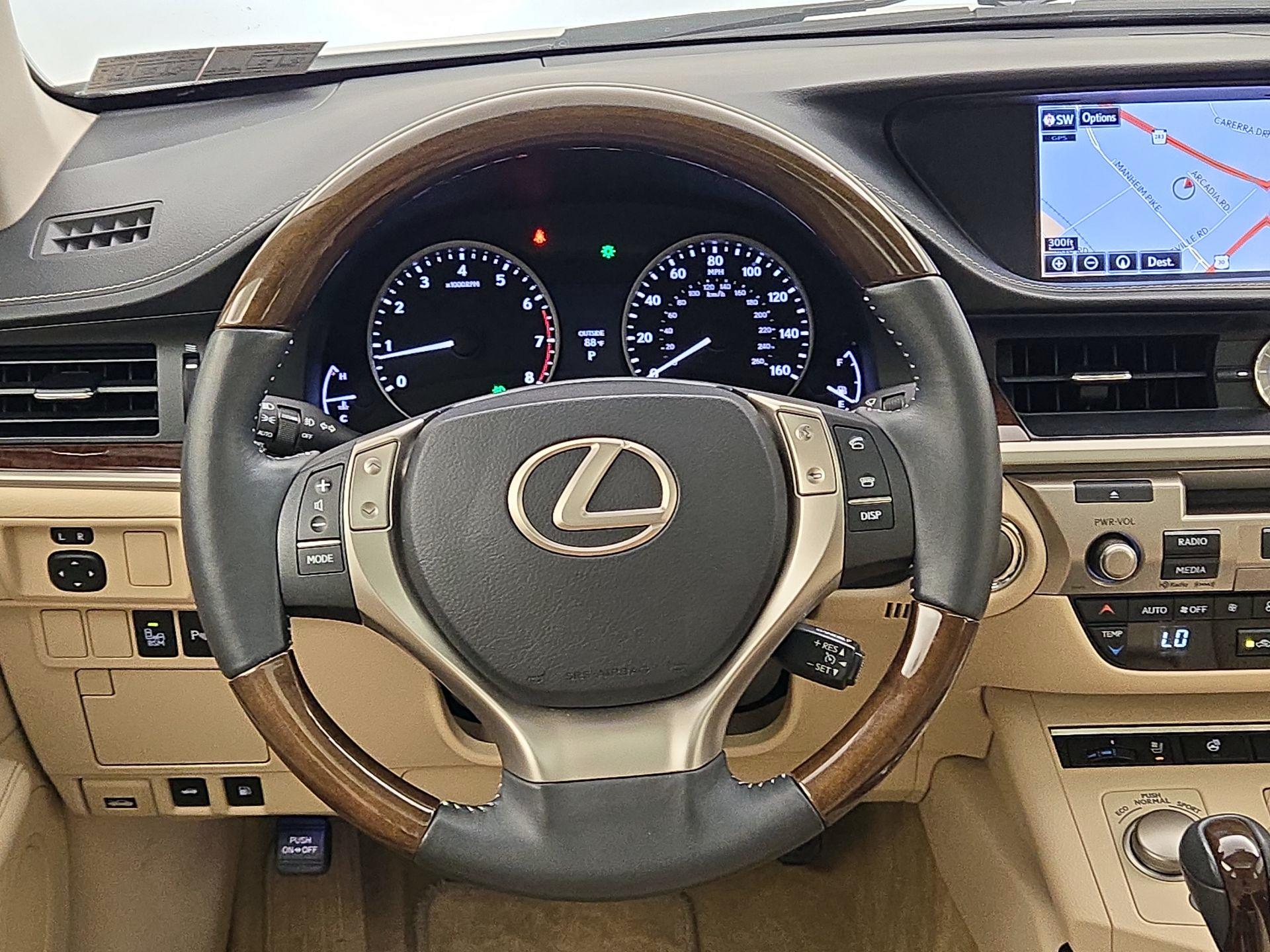 Thumbnail: 2015 Lexus ES - 10
