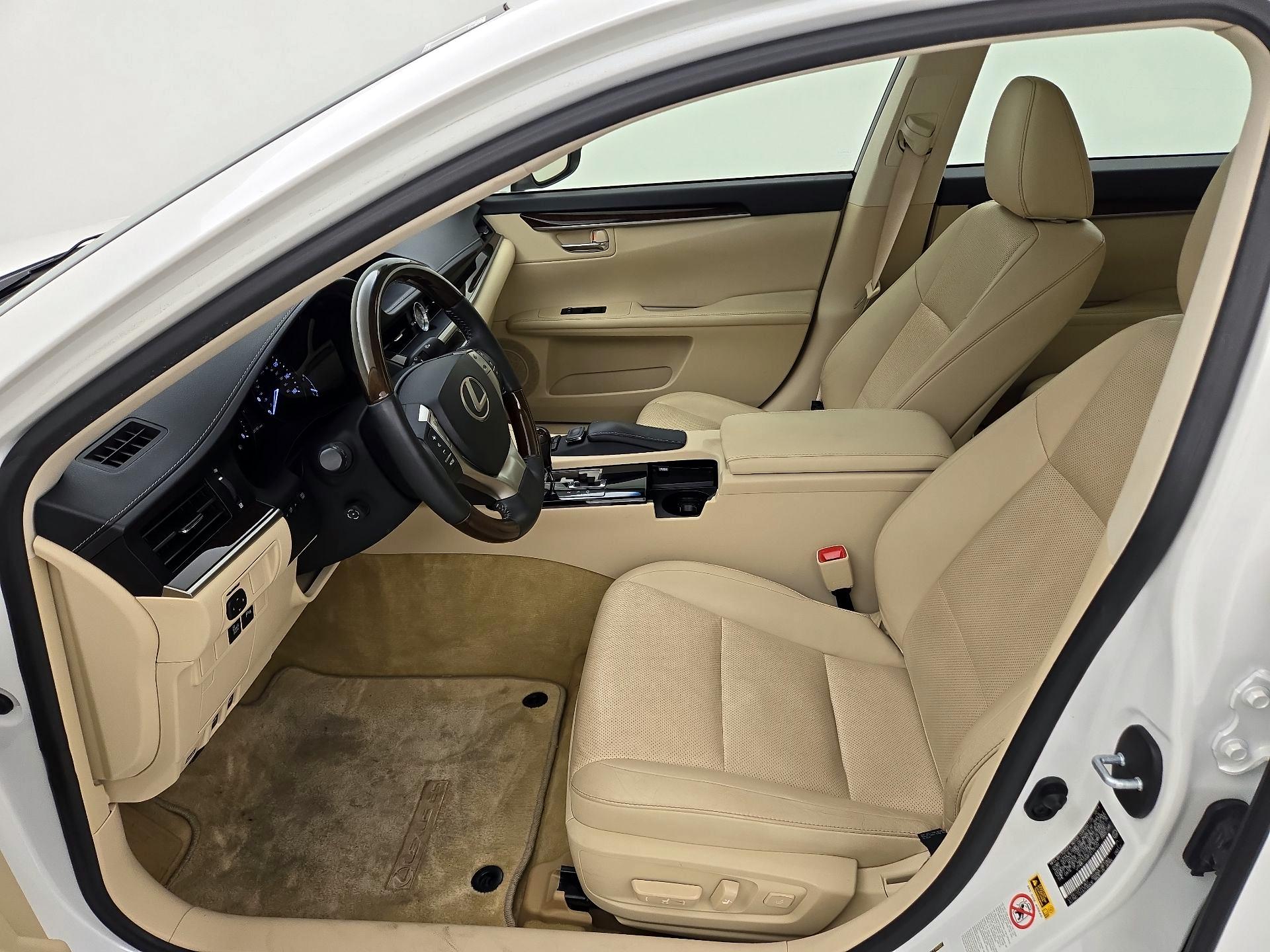 Thumbnail: 2015 Lexus ES - 11