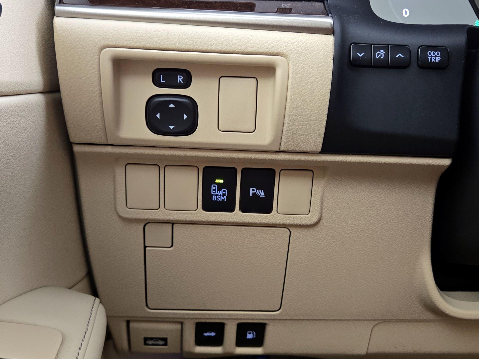 Thumbnail: 2015 Lexus ES - 13