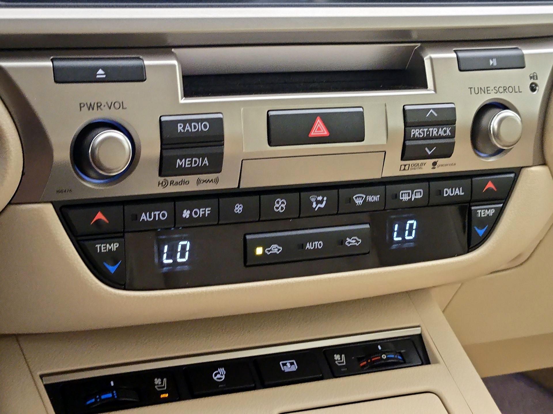 Thumbnail: 2015 Lexus ES - 17
