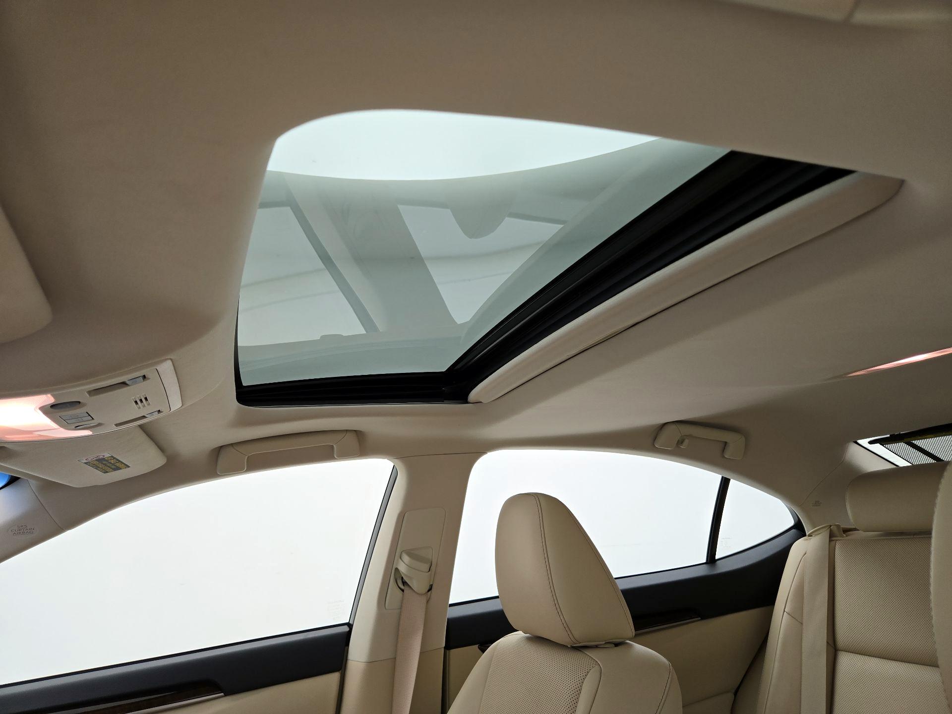 Thumbnail: 2015 Lexus ES - 20