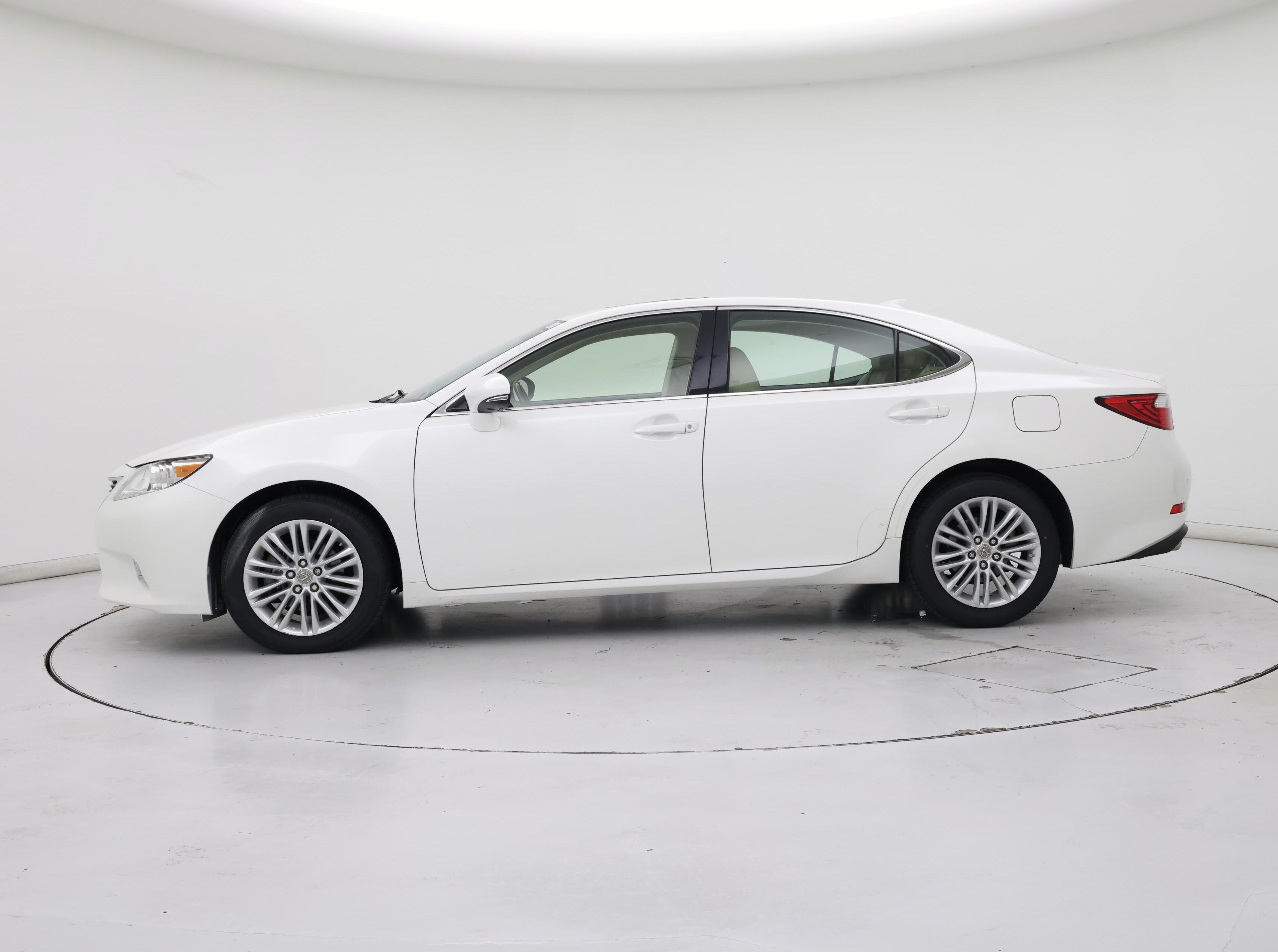 Thumbnail: 2015 Lexus ES - 3