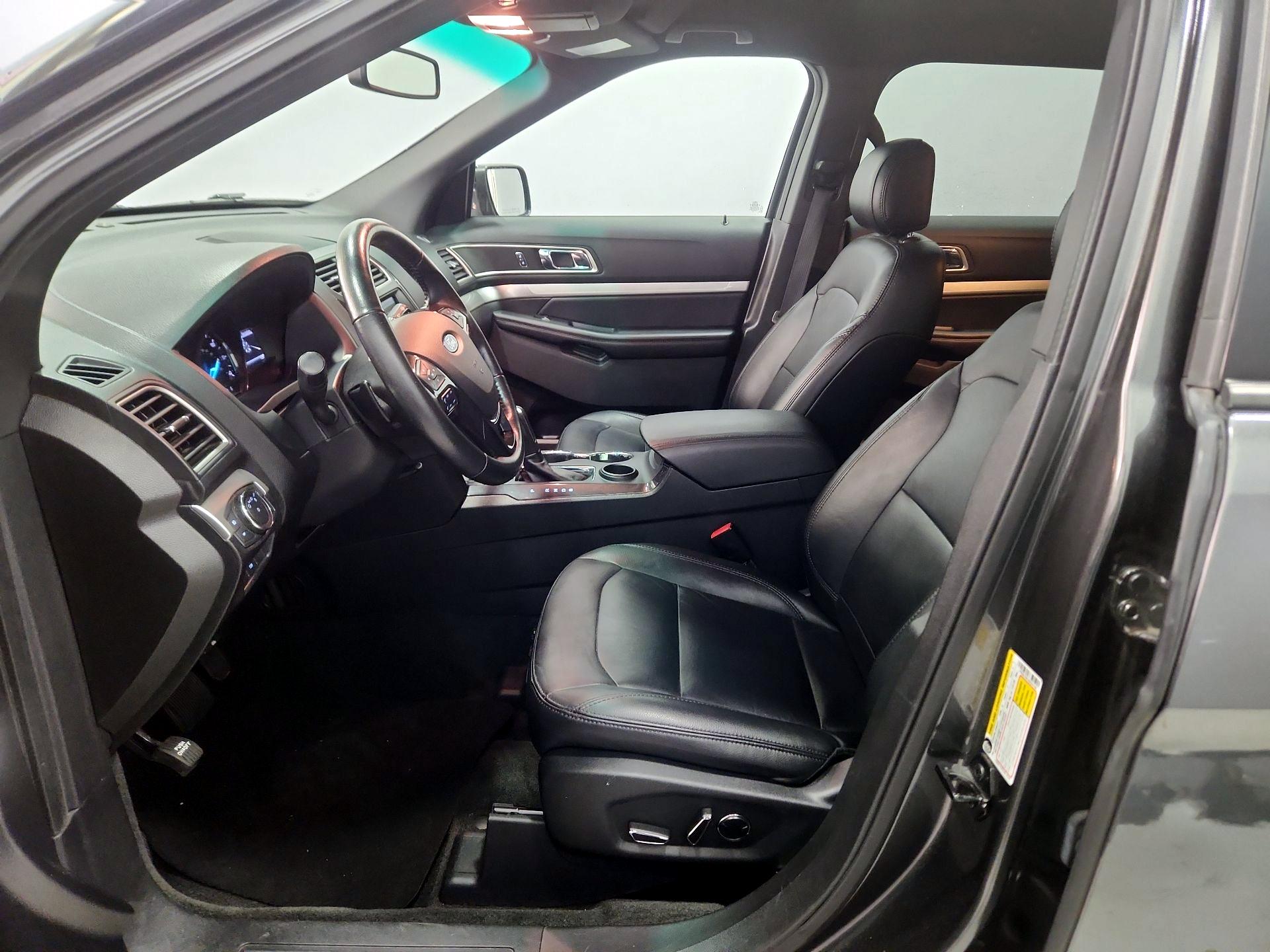 Thumbnail: 2016 Ford Explorer - 11