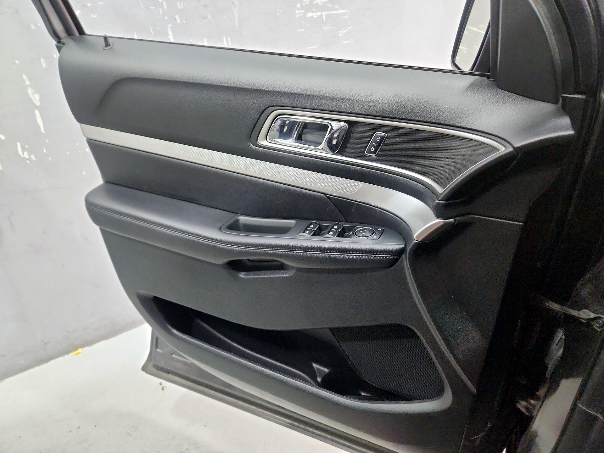 Thumbnail: 2016 Ford Explorer - 12