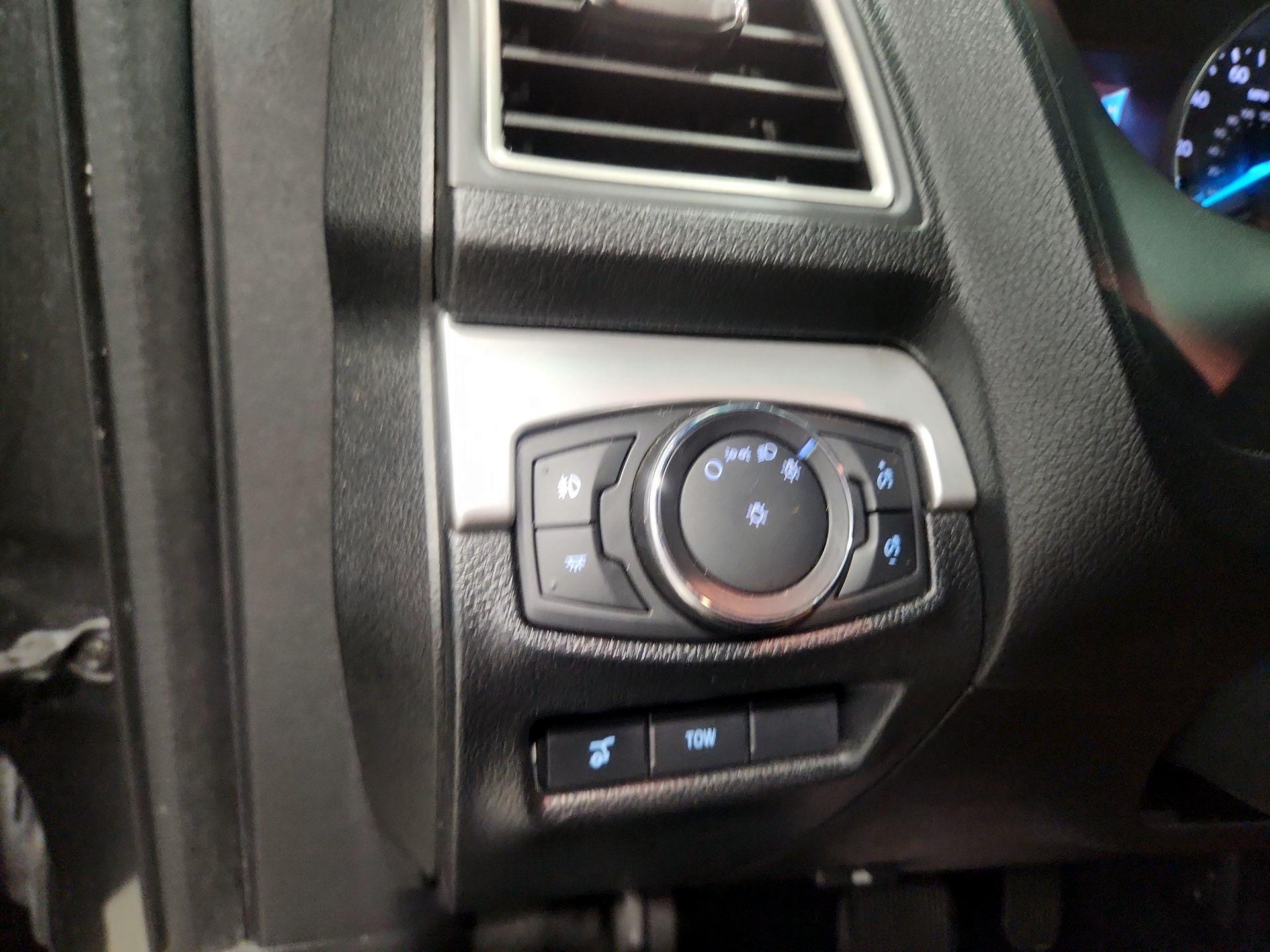 Thumbnail: 2016 Ford Explorer - 13