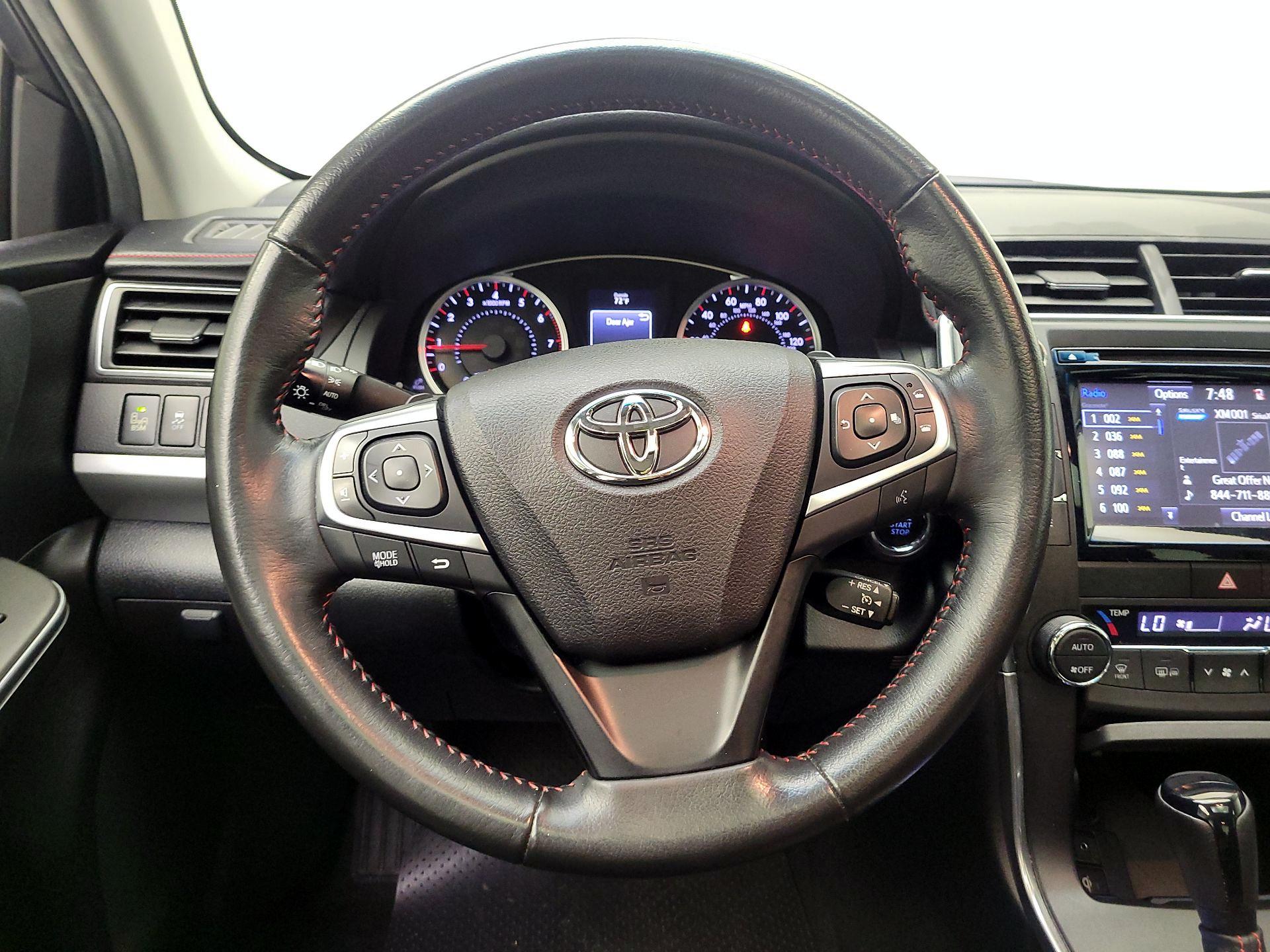 Thumbnail: 2015 Toyota Camry - 10