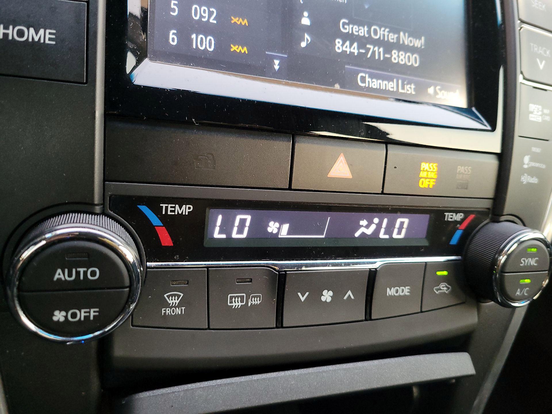 Thumbnail: 2015 Toyota Camry - 16