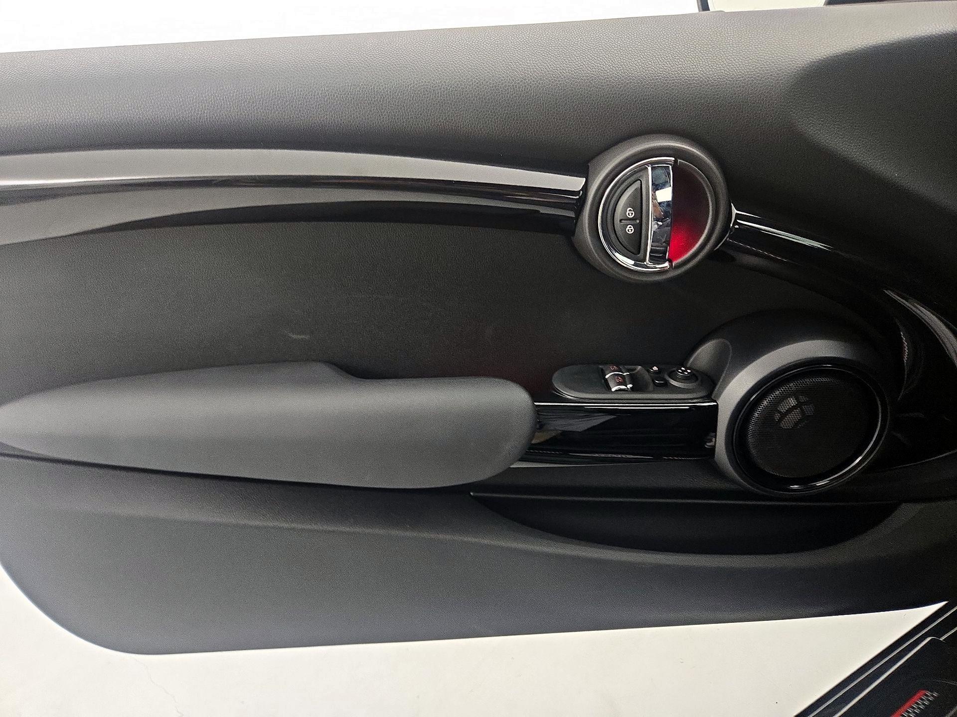 Thumbnail: 2017 MINI Cooper Hardtop - 12
