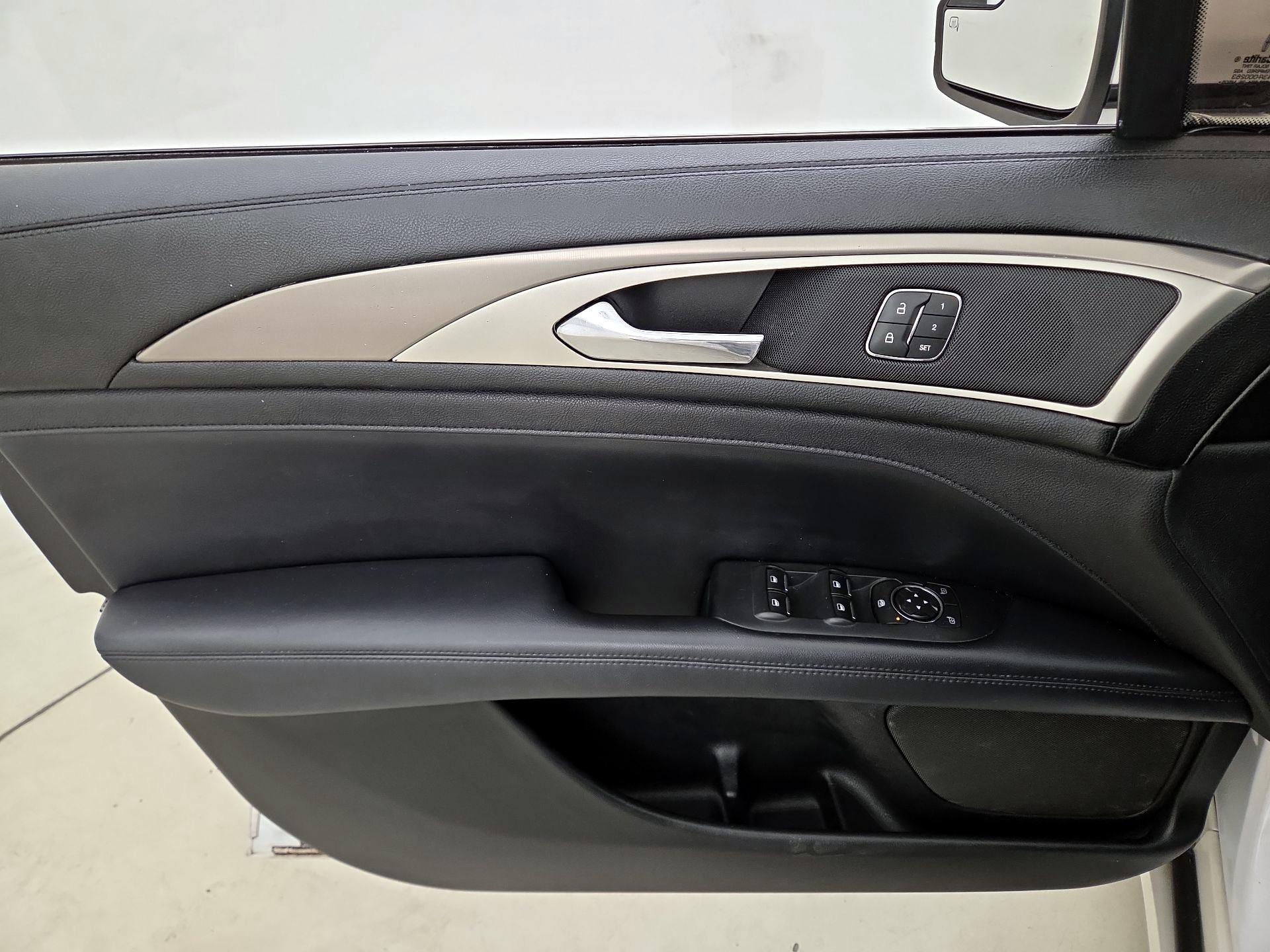 Thumbnail: 2018 Lincoln MKZ - 12