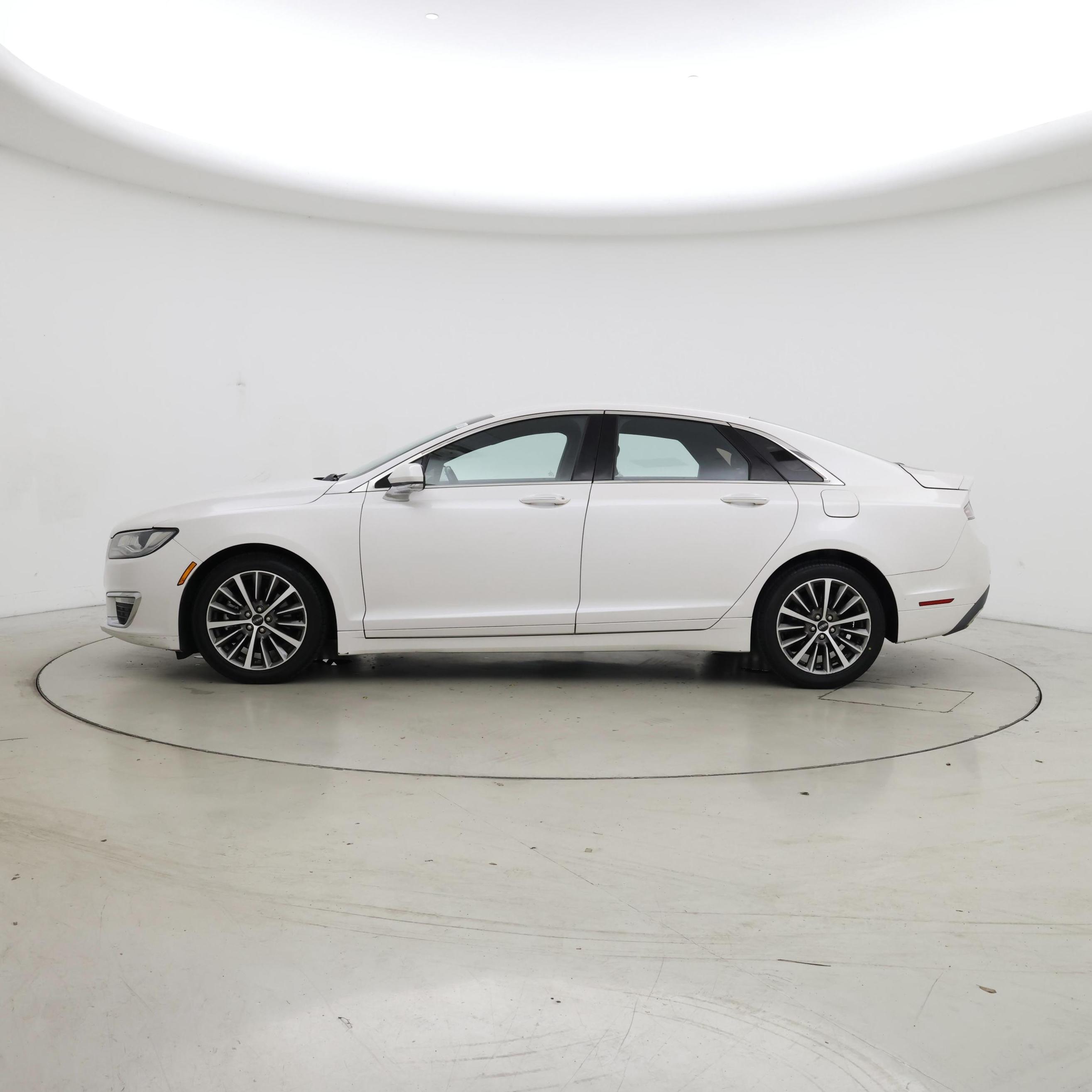 Thumbnail: 2018 Lincoln MKZ - 3