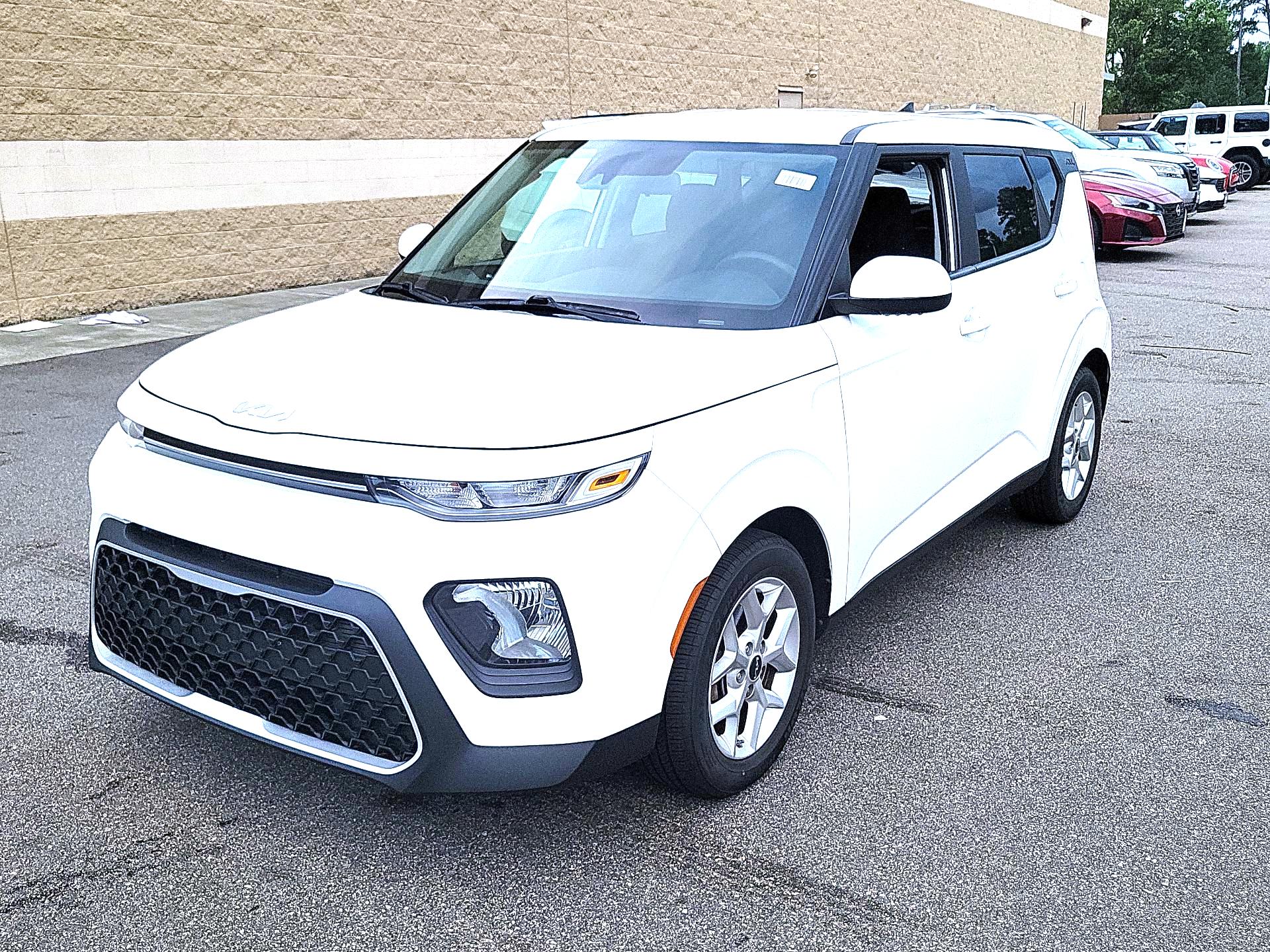 Thumbnail: 2022 Kia Soul - 3