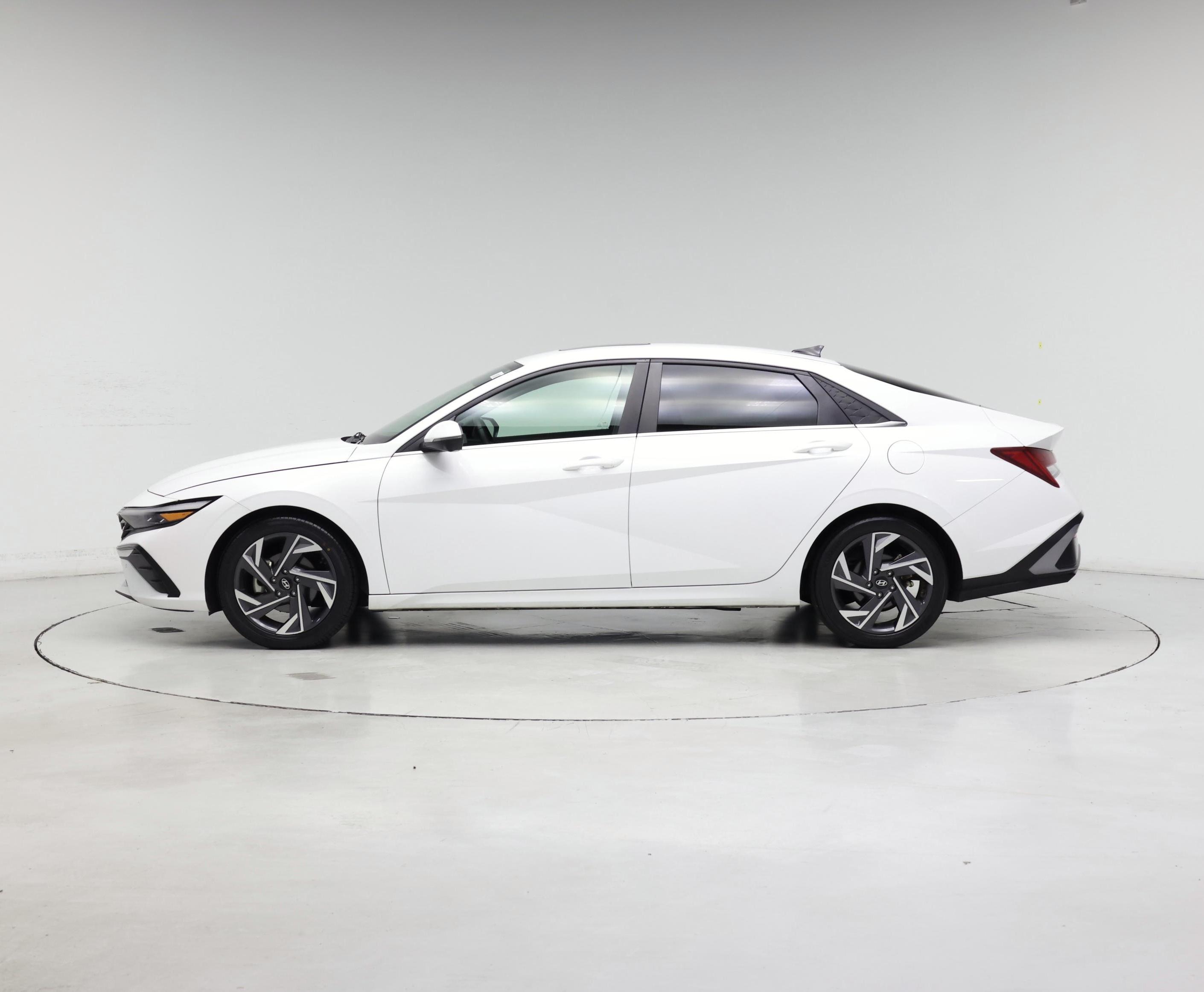 Thumbnail: 2024 Hyundai Elantra - 3
