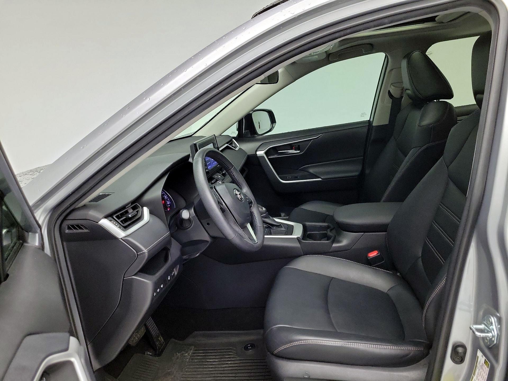 Thumbnail: 2021 Toyota RAV4 - 11