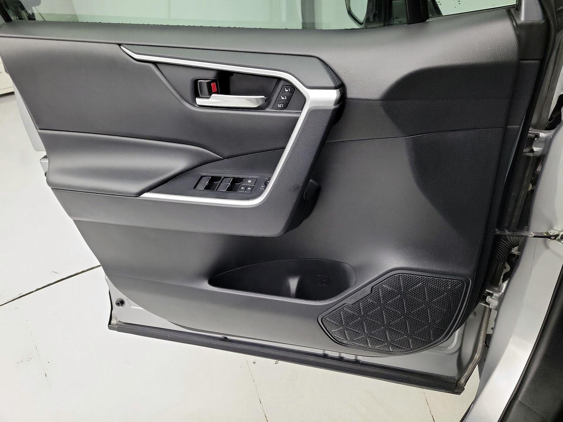 Thumbnail: 2021 Toyota RAV4 - 12