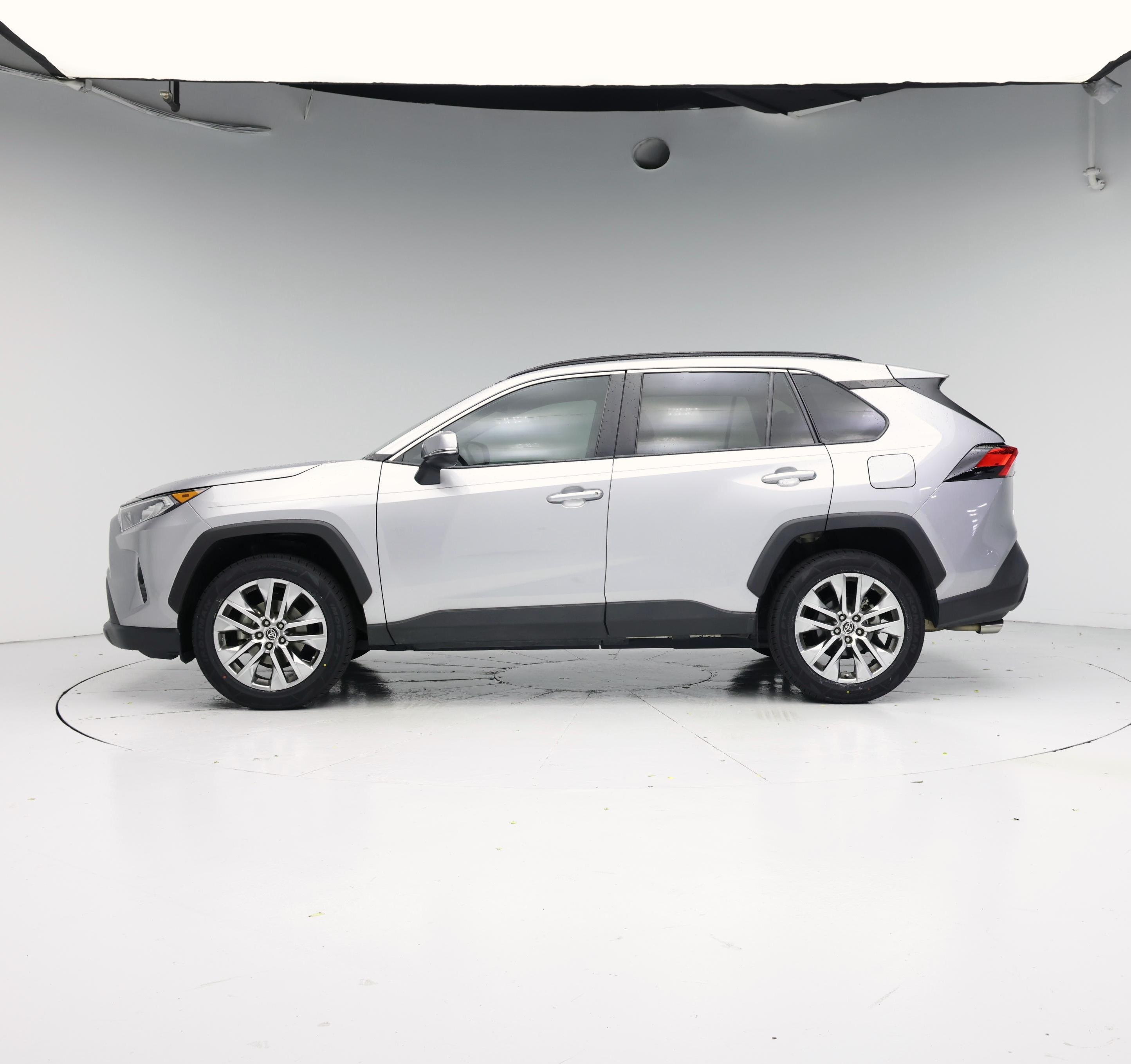 Thumbnail: 2021 Toyota RAV4 - 3