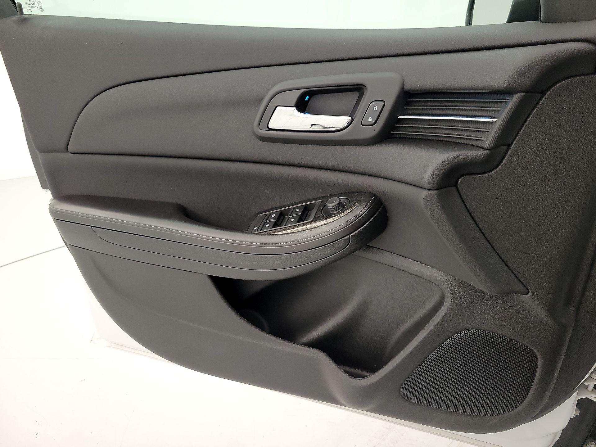 Thumbnail: 2016 Chevrolet Malibu - 12