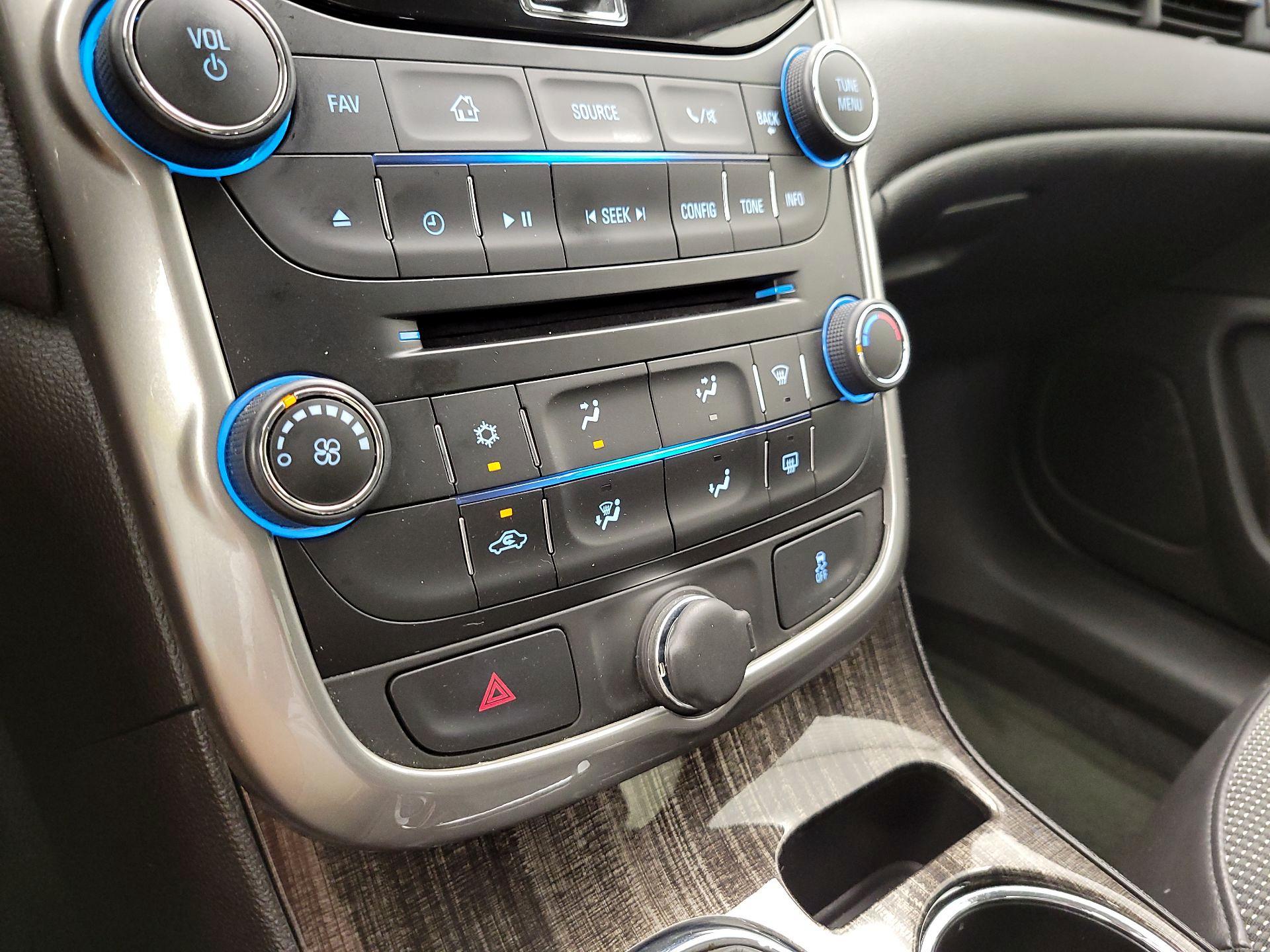 Thumbnail: 2016 Chevrolet Malibu - 16