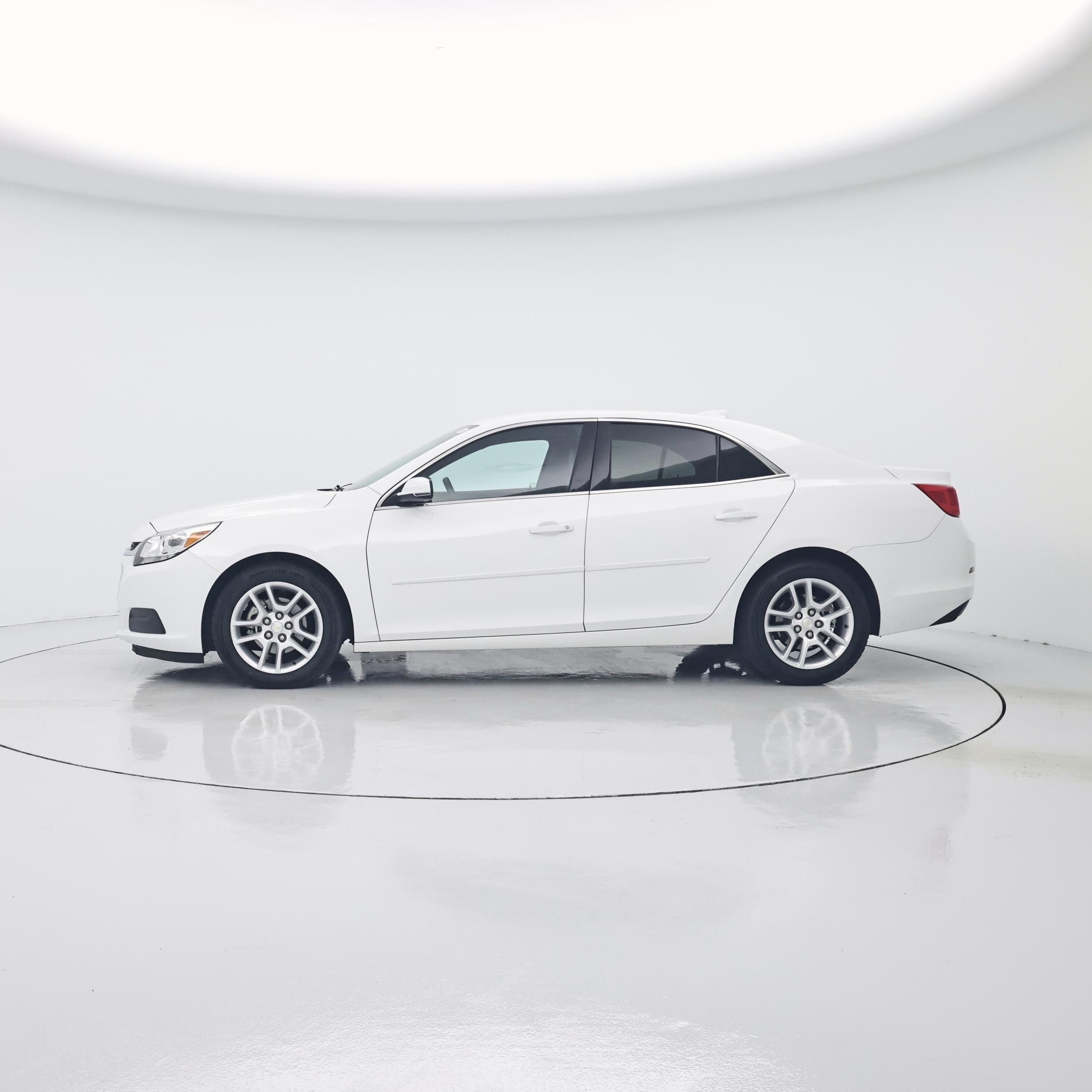 Thumbnail: 2016 Chevrolet Malibu - 3
