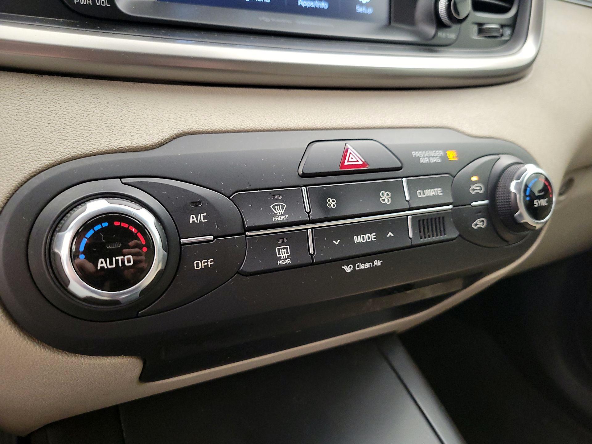 Thumbnail: 2018 Kia Sorento - 16