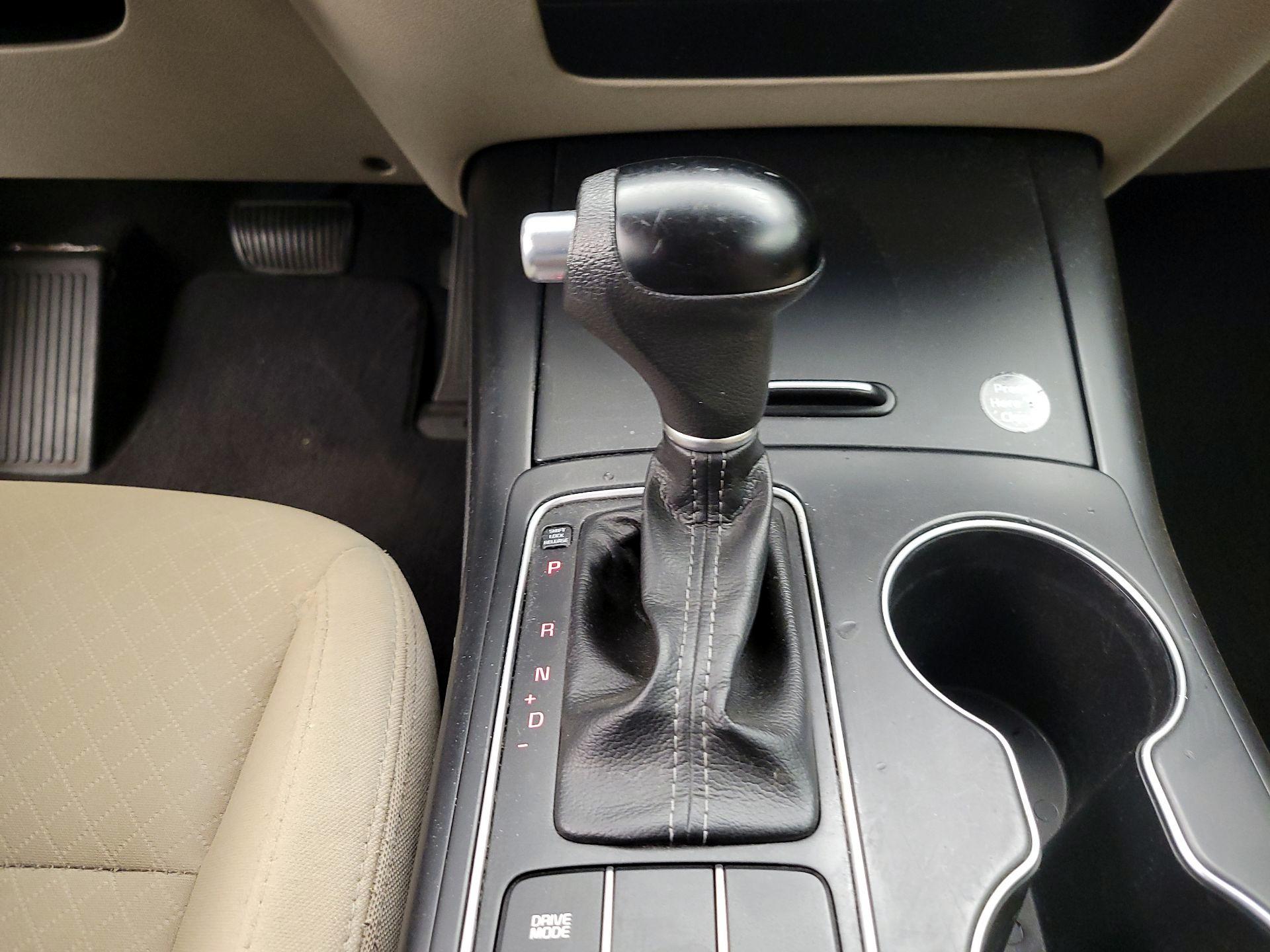 Thumbnail: 2018 Kia Sorento - 17