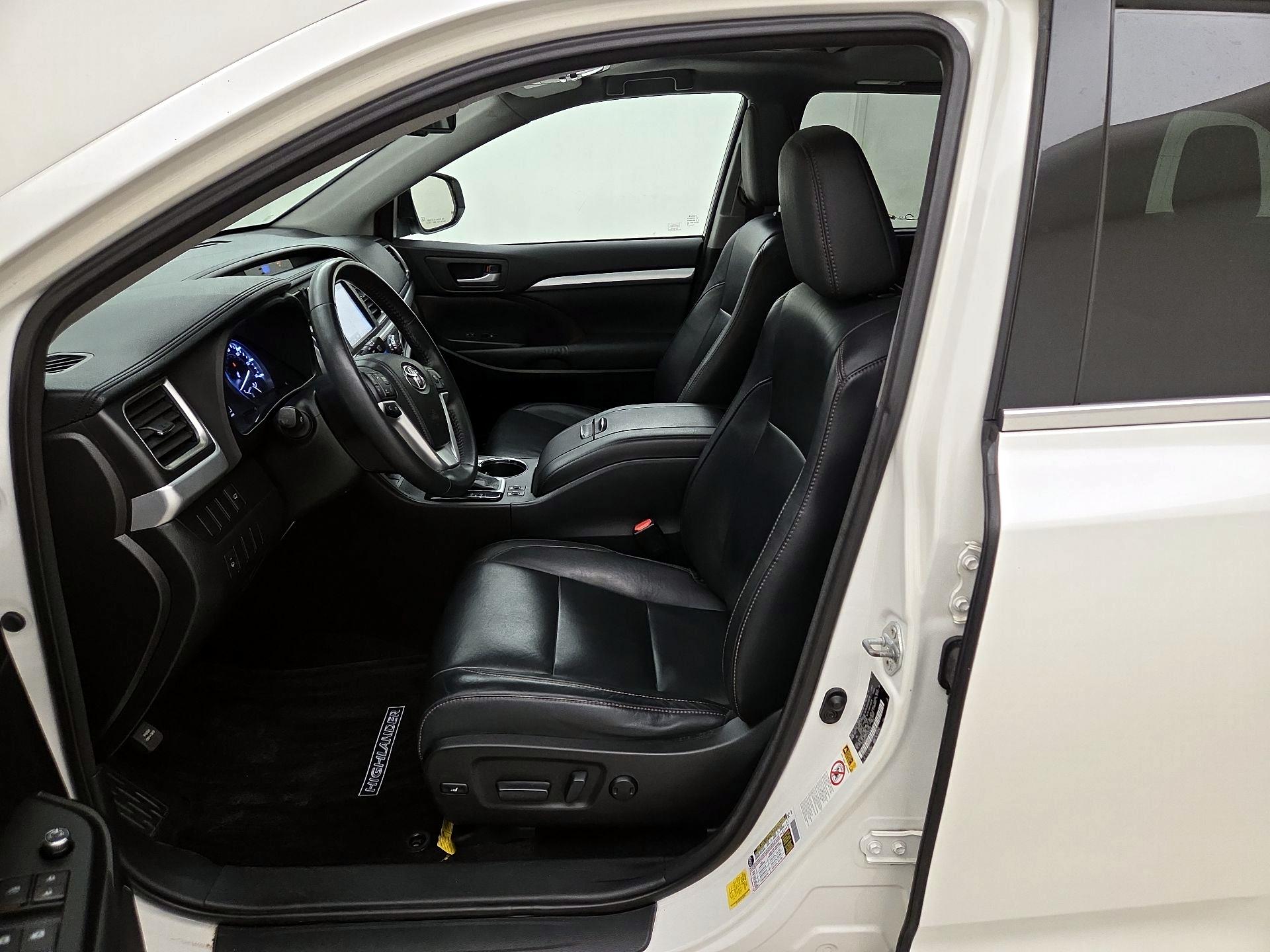 Thumbnail: 2015 Toyota Highlander - 11
