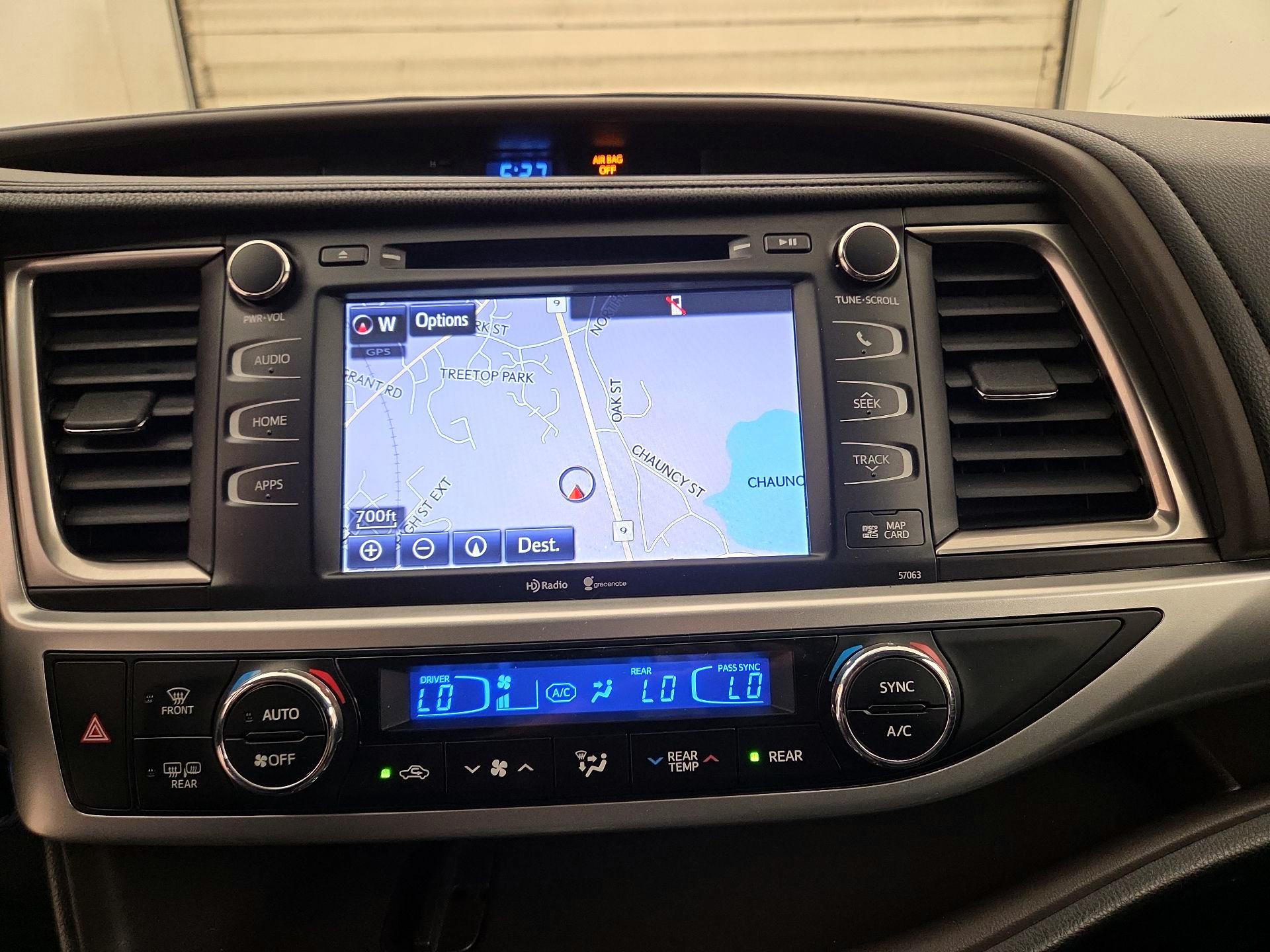 Thumbnail: 2015 Toyota Highlander - 14