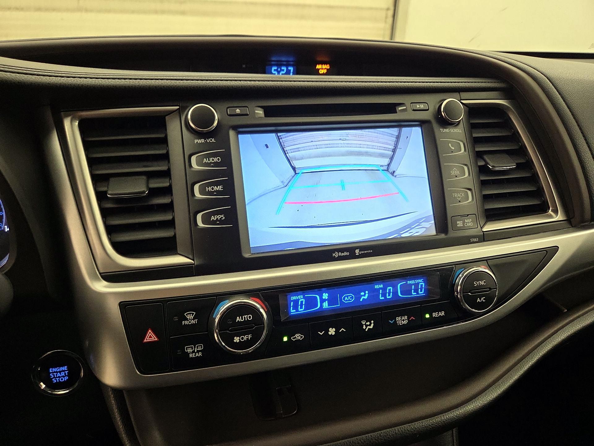 Thumbnail: 2015 Toyota Highlander - 15