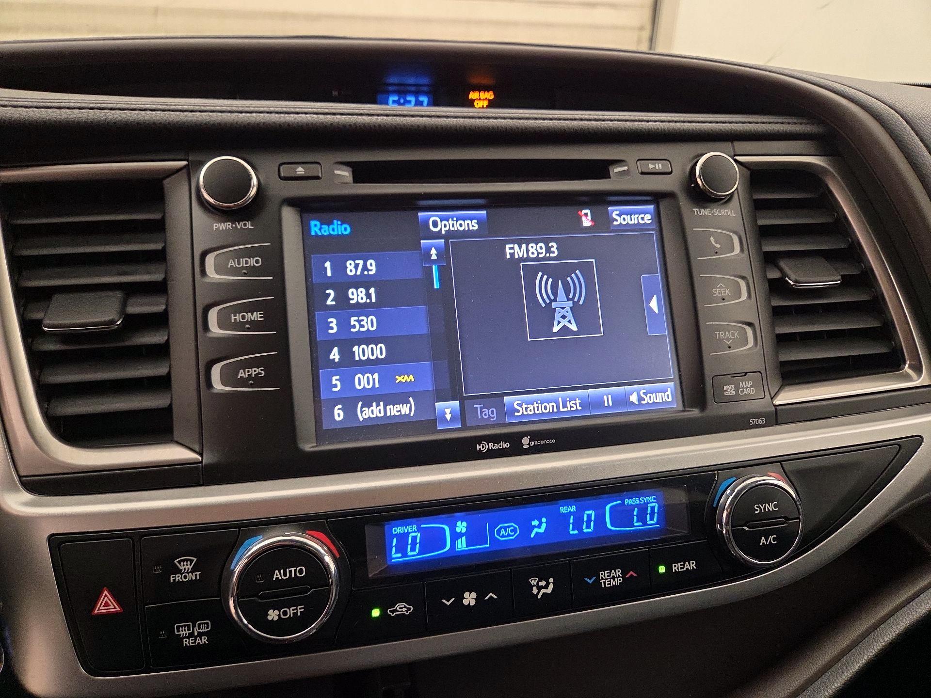 Thumbnail: 2015 Toyota Highlander - 16