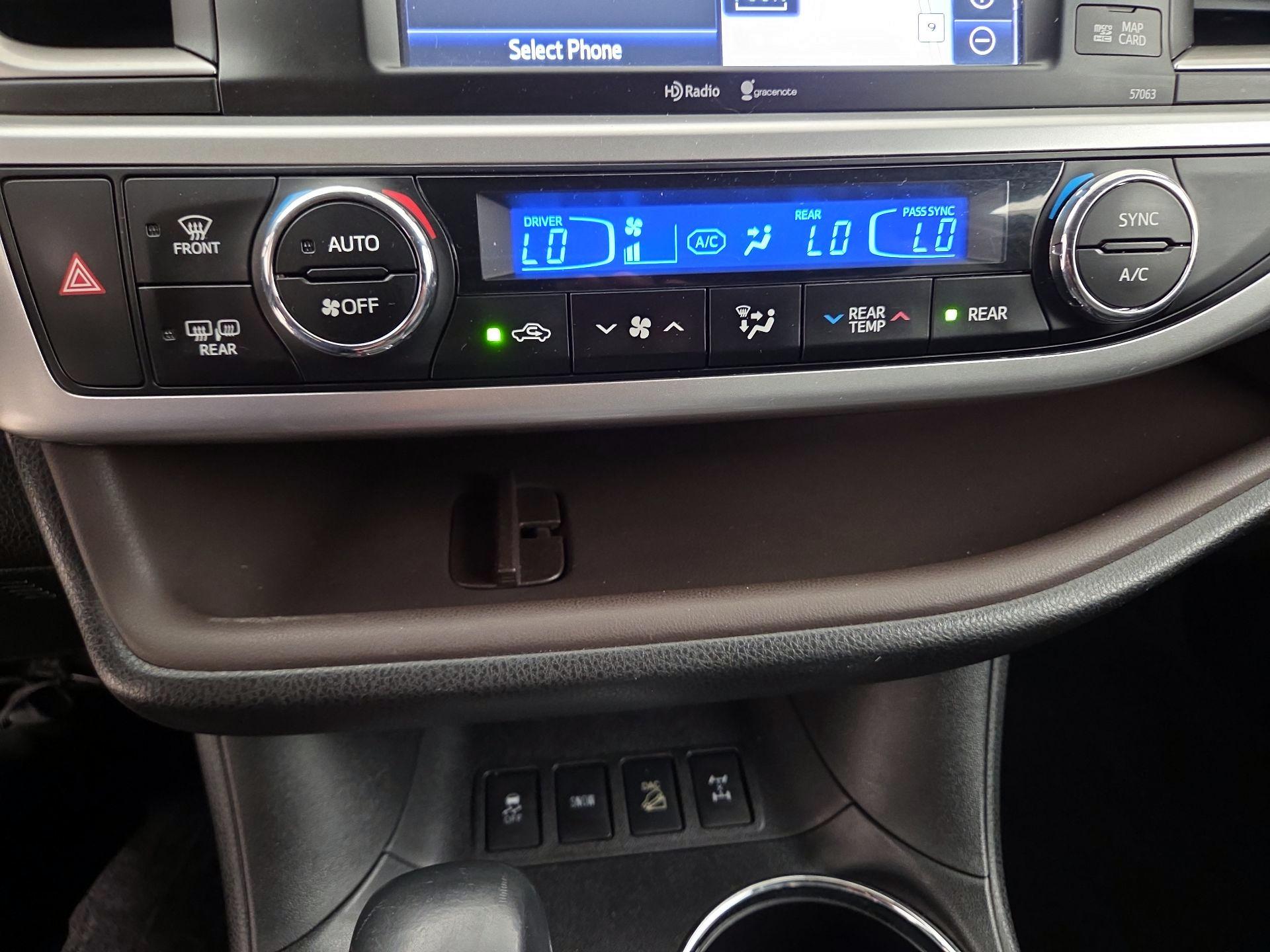 Thumbnail: 2015 Toyota Highlander - 17