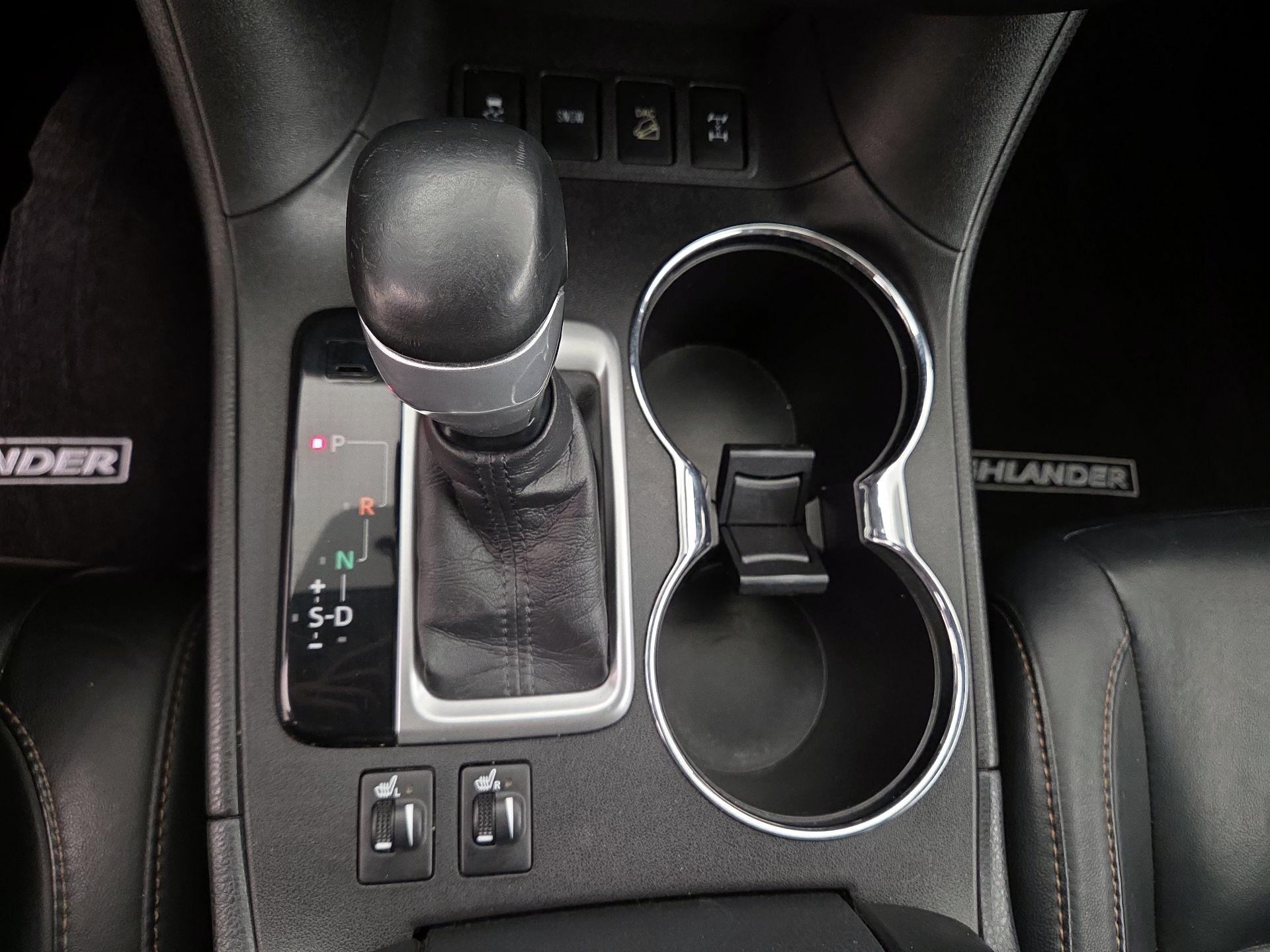 Thumbnail: 2015 Toyota Highlander - 18