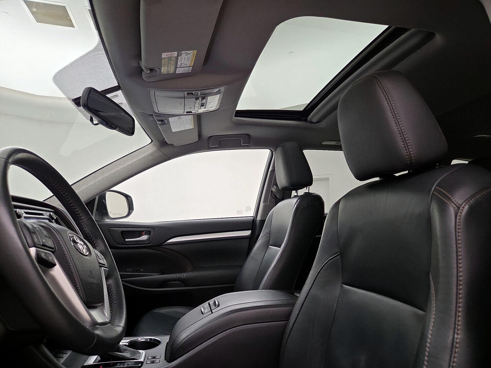 Thumbnail: 2015 Toyota Highlander - 20