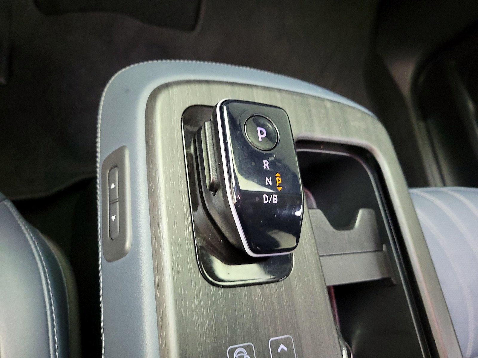 2023 Nissan Ariya Platinum+ - Photo 19