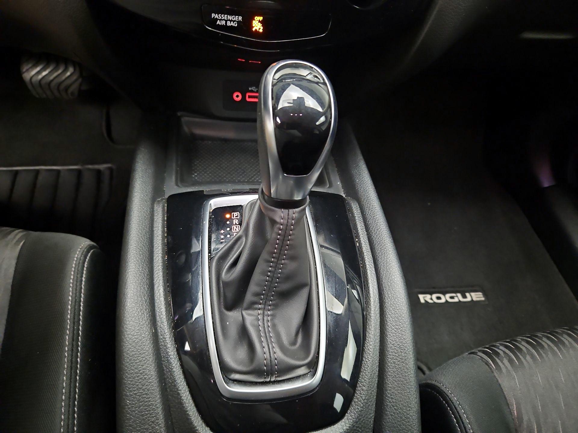 Thumbnail: 2020 Nissan Rogue - 17