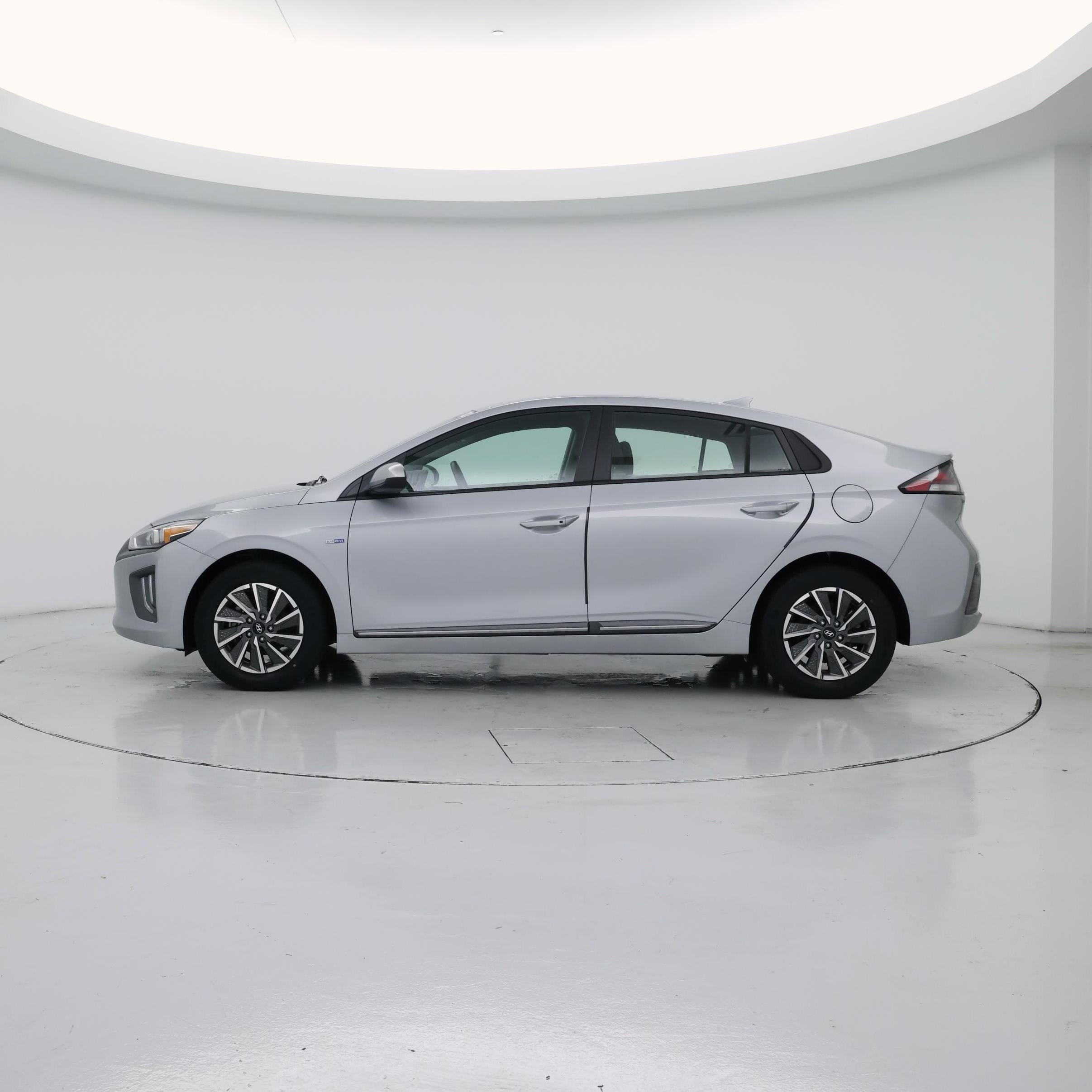 Thumbnail: 2020 Hyundai Ioniq - 3