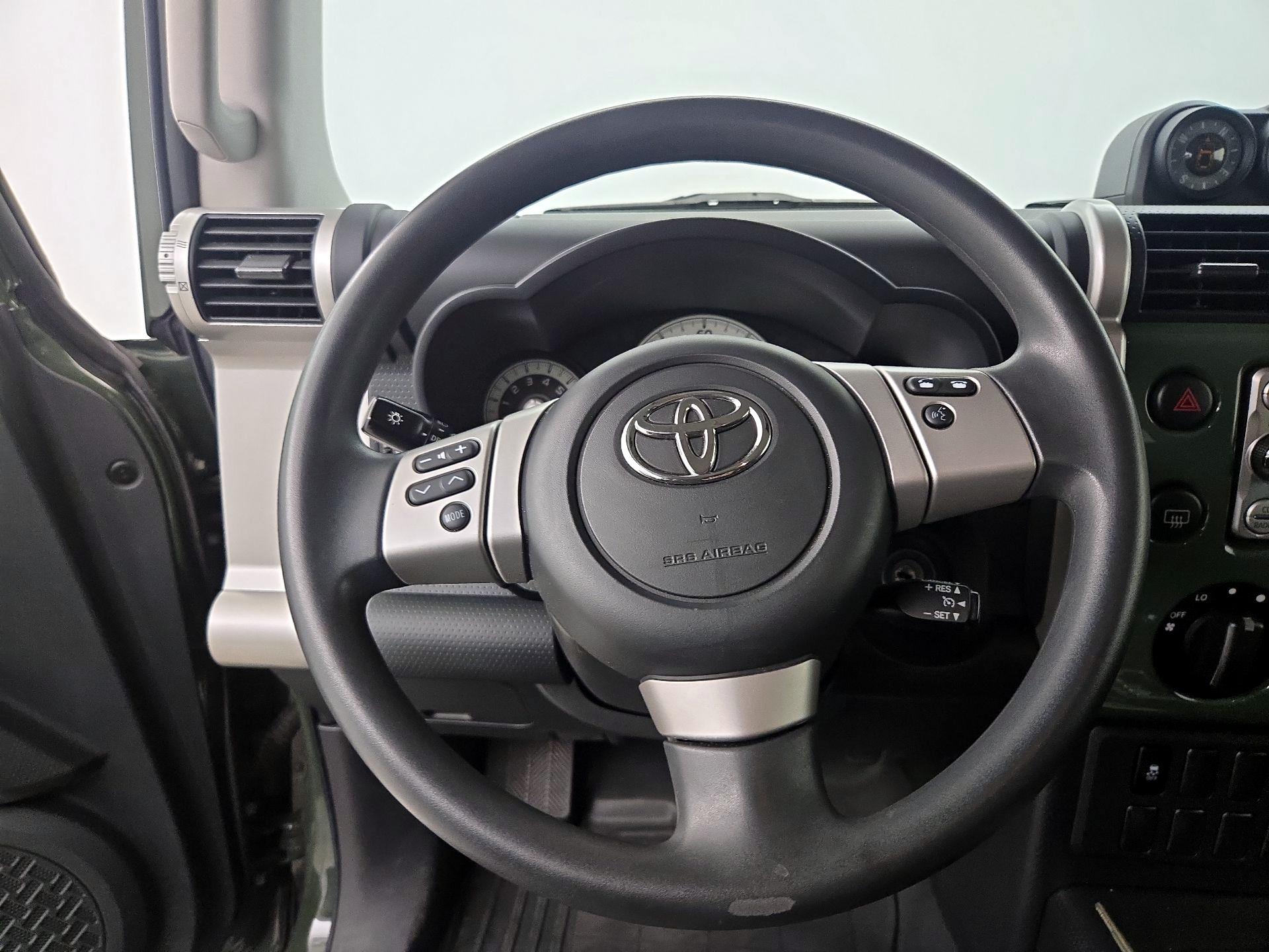 Thumbnail: 2014 Toyota FJ Cruiser - 10