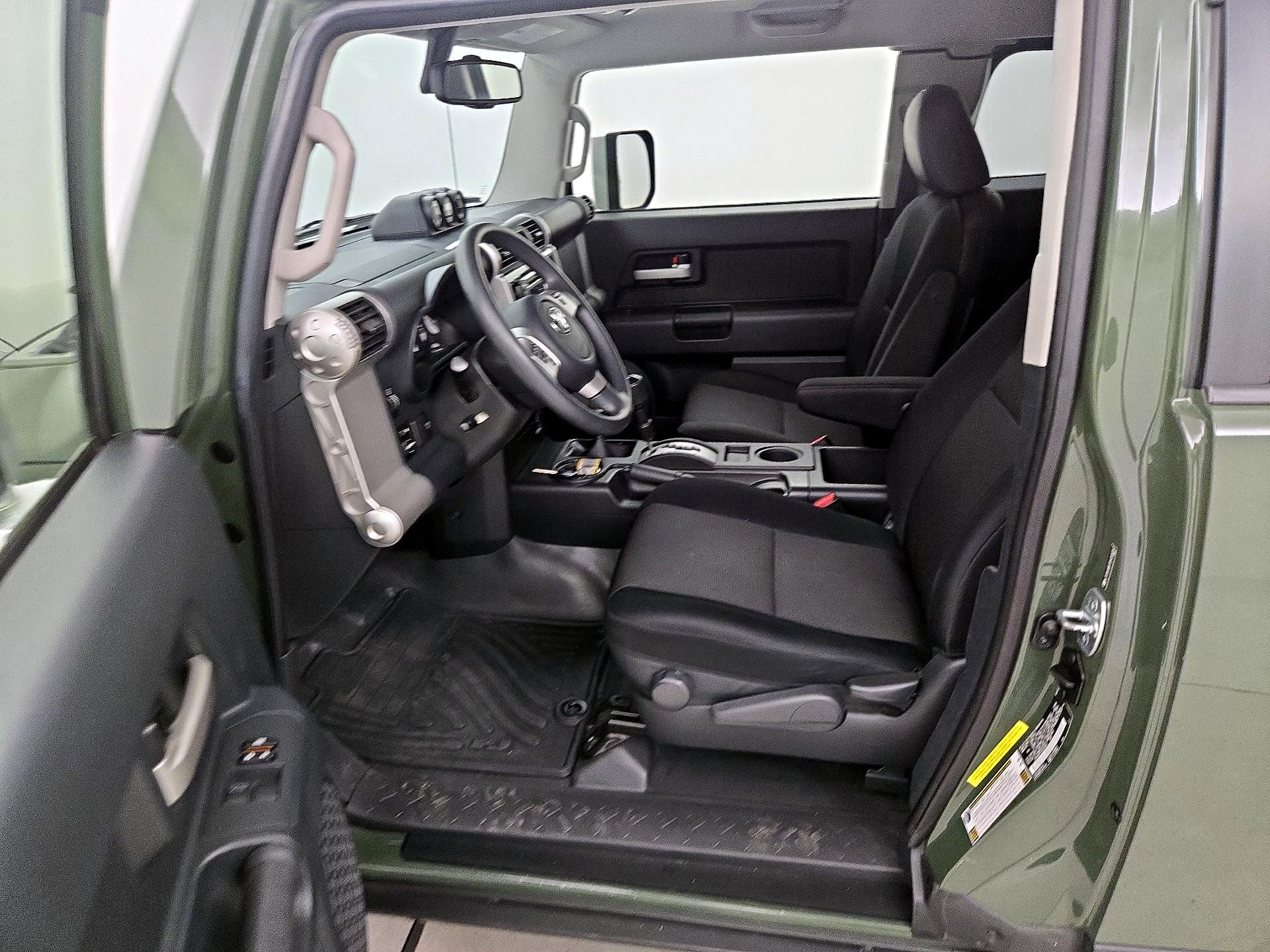 Thumbnail: 2014 Toyota FJ Cruiser - 11