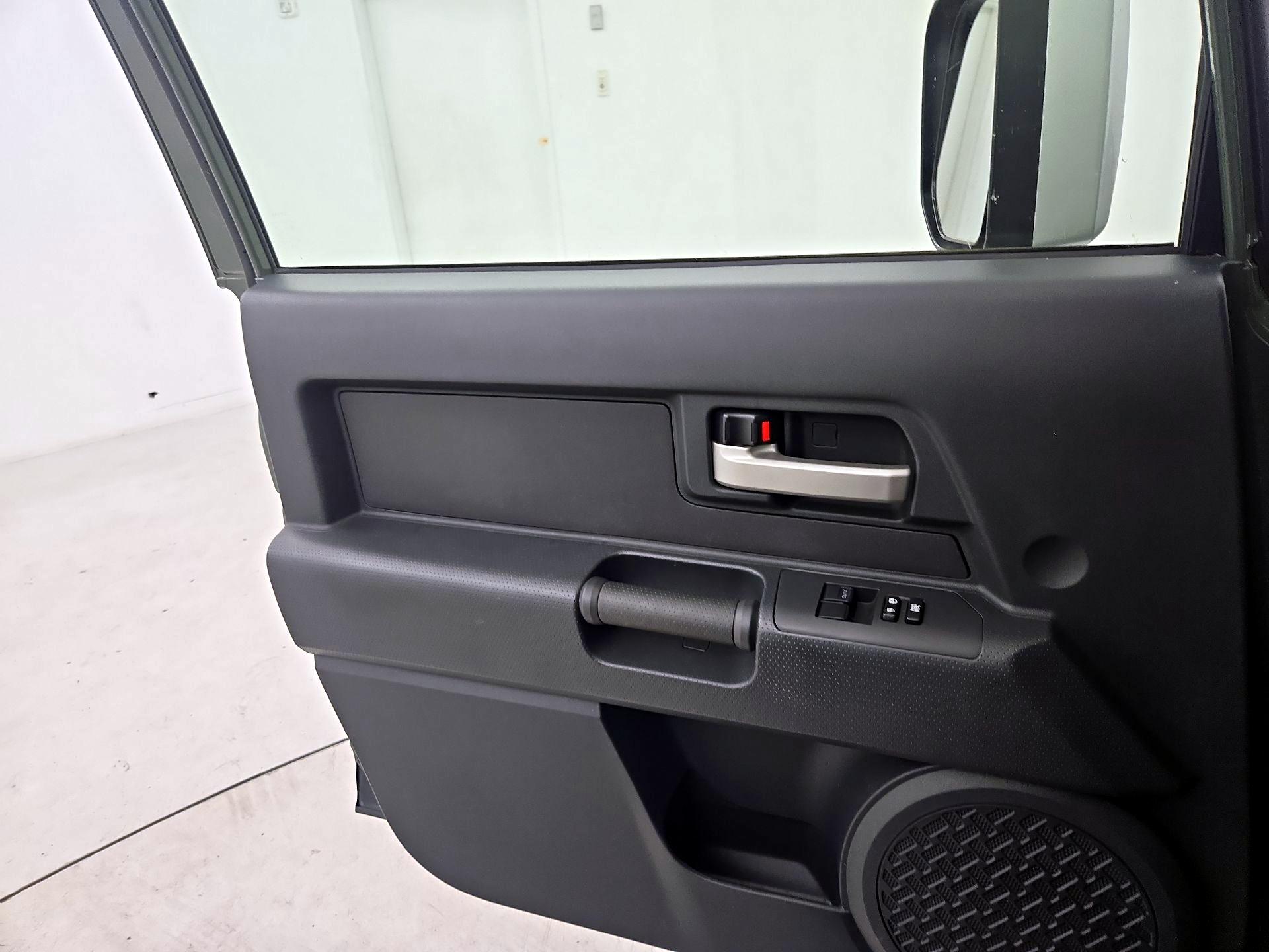 Thumbnail: 2014 Toyota FJ Cruiser - 12