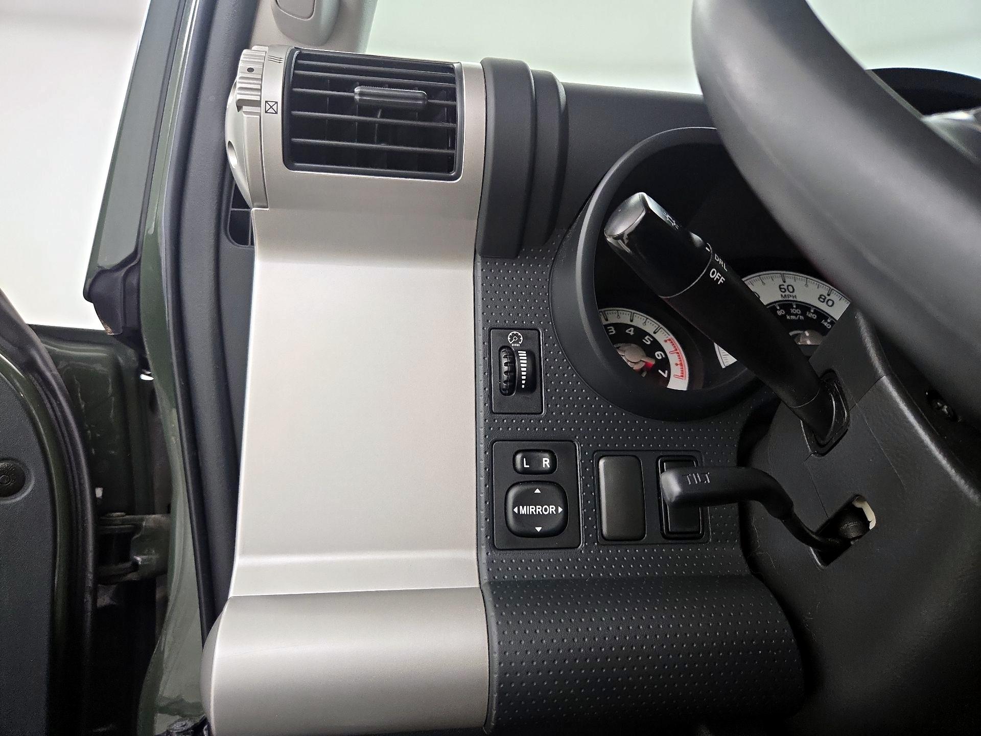 Thumbnail: 2014 Toyota FJ Cruiser - 13