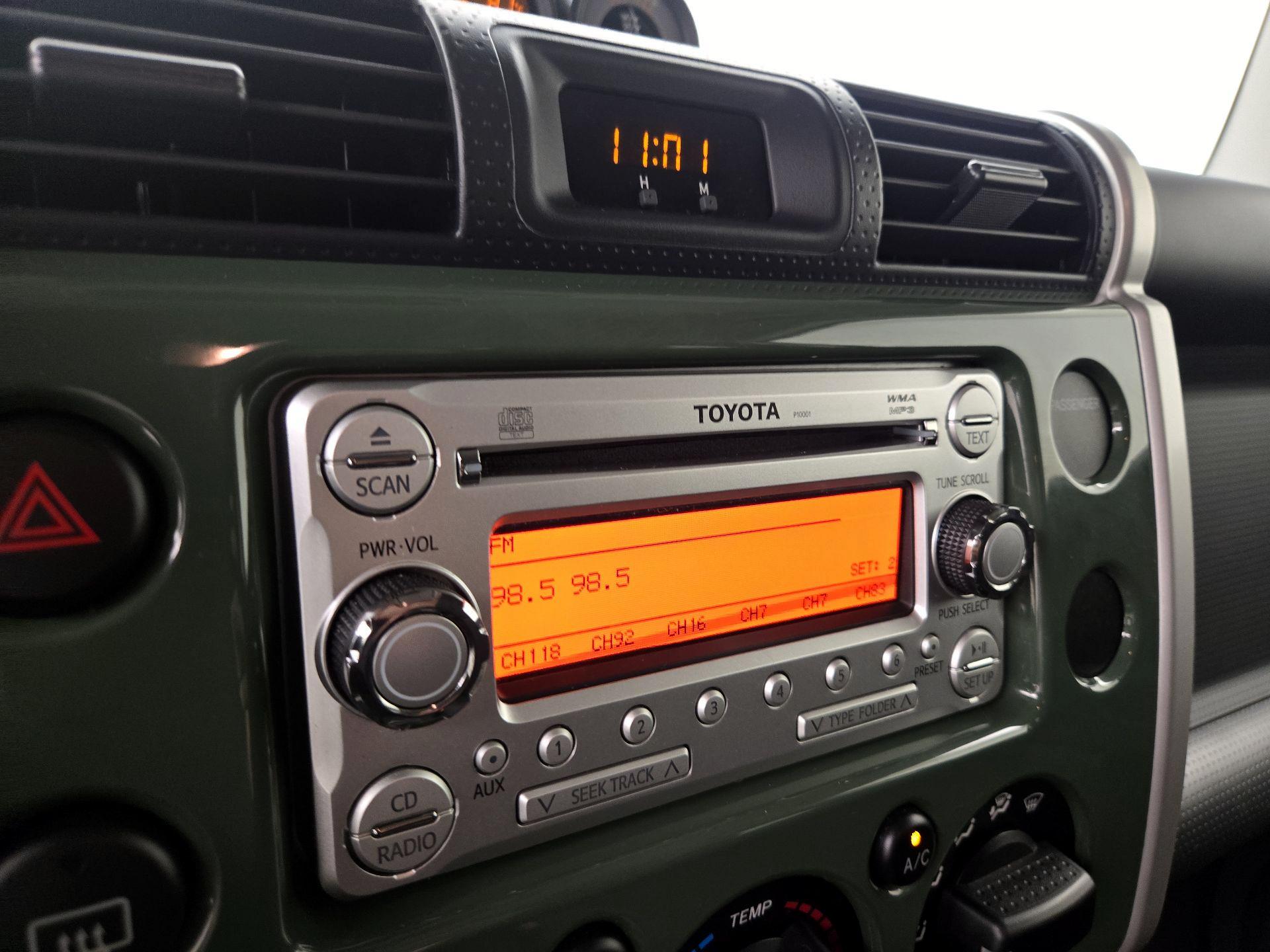 Thumbnail: 2014 Toyota FJ Cruiser - 15
