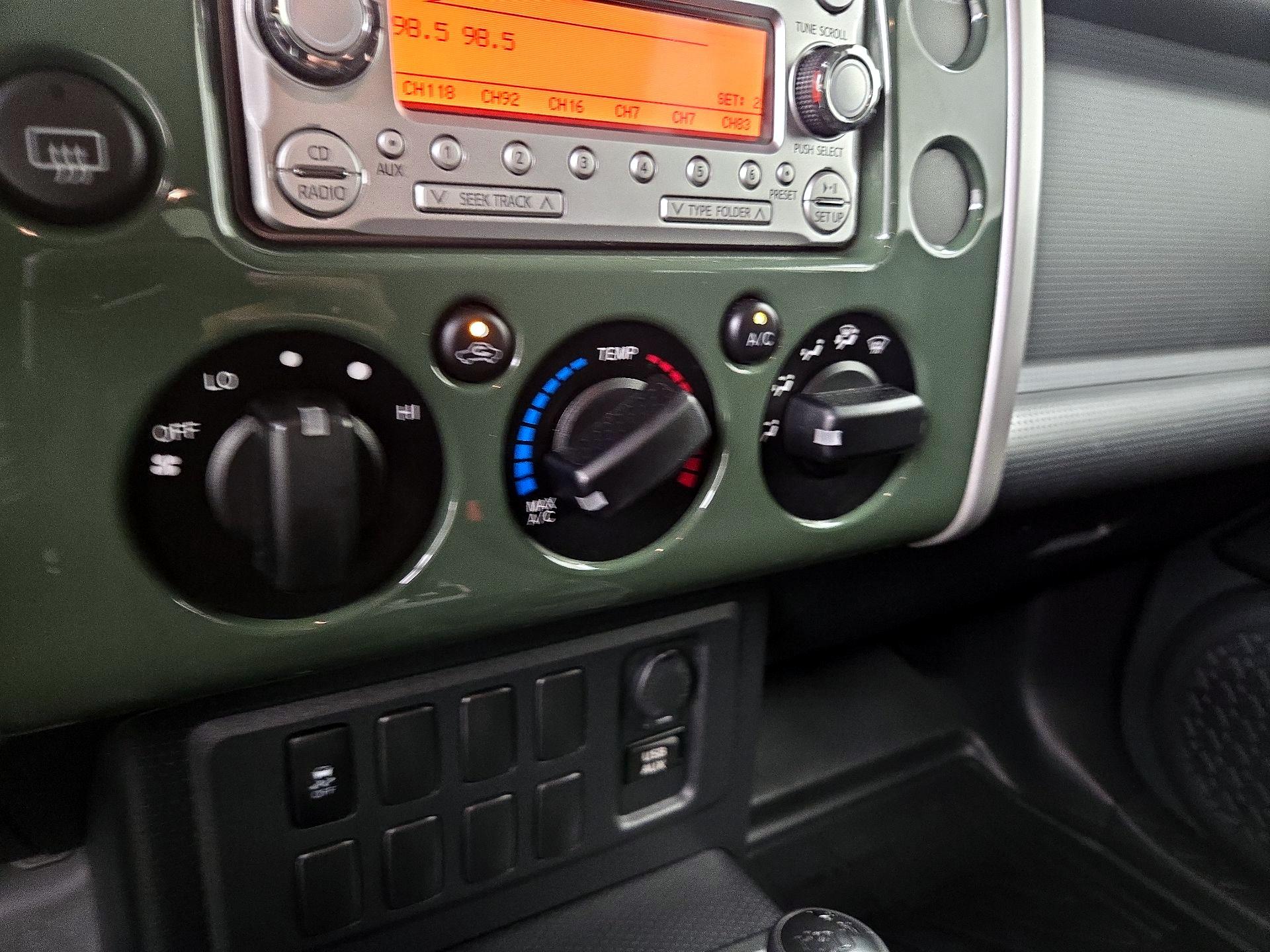 Thumbnail: 2014 Toyota FJ Cruiser - 16