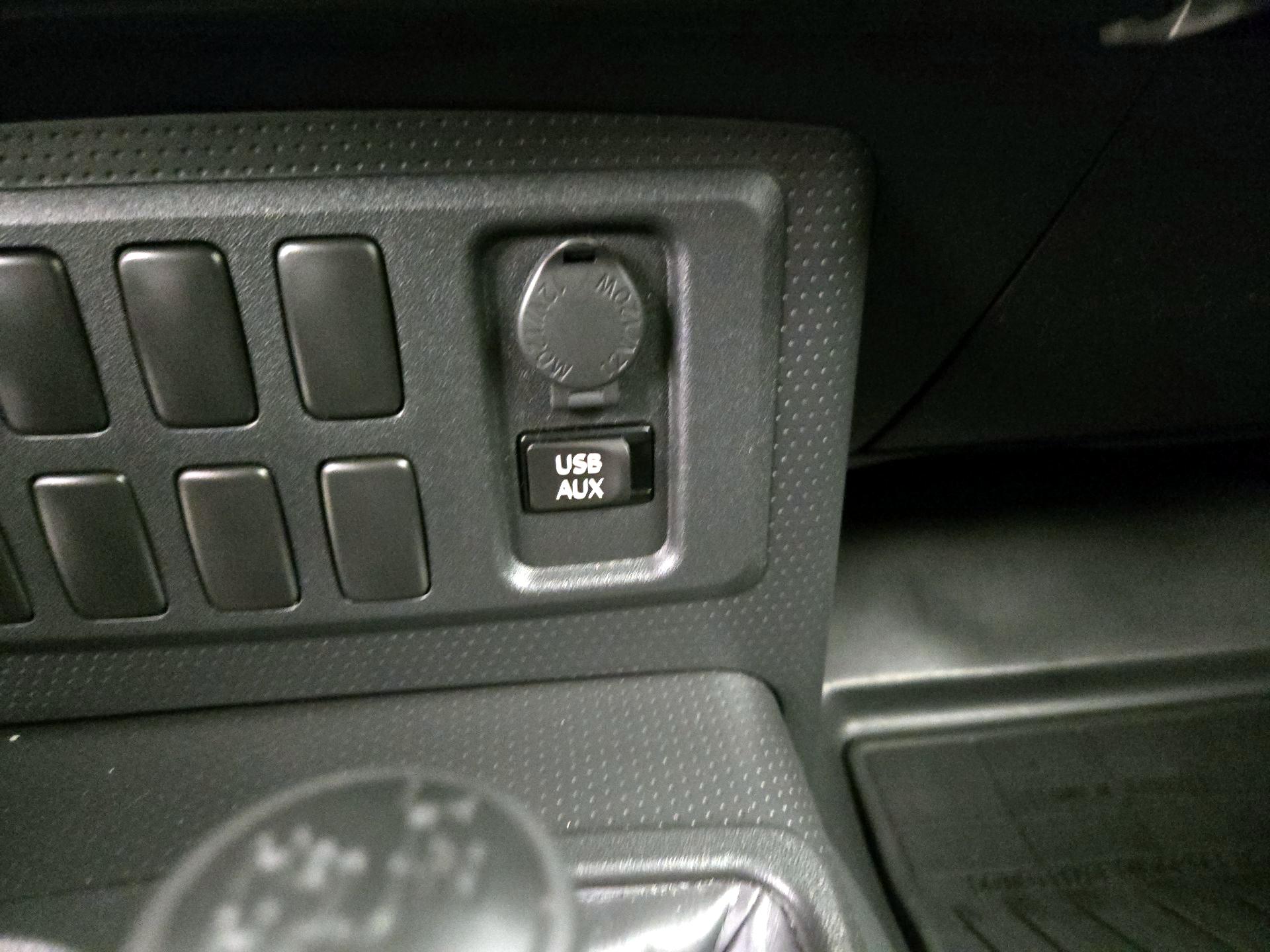 Thumbnail: 2014 Toyota FJ Cruiser - 18