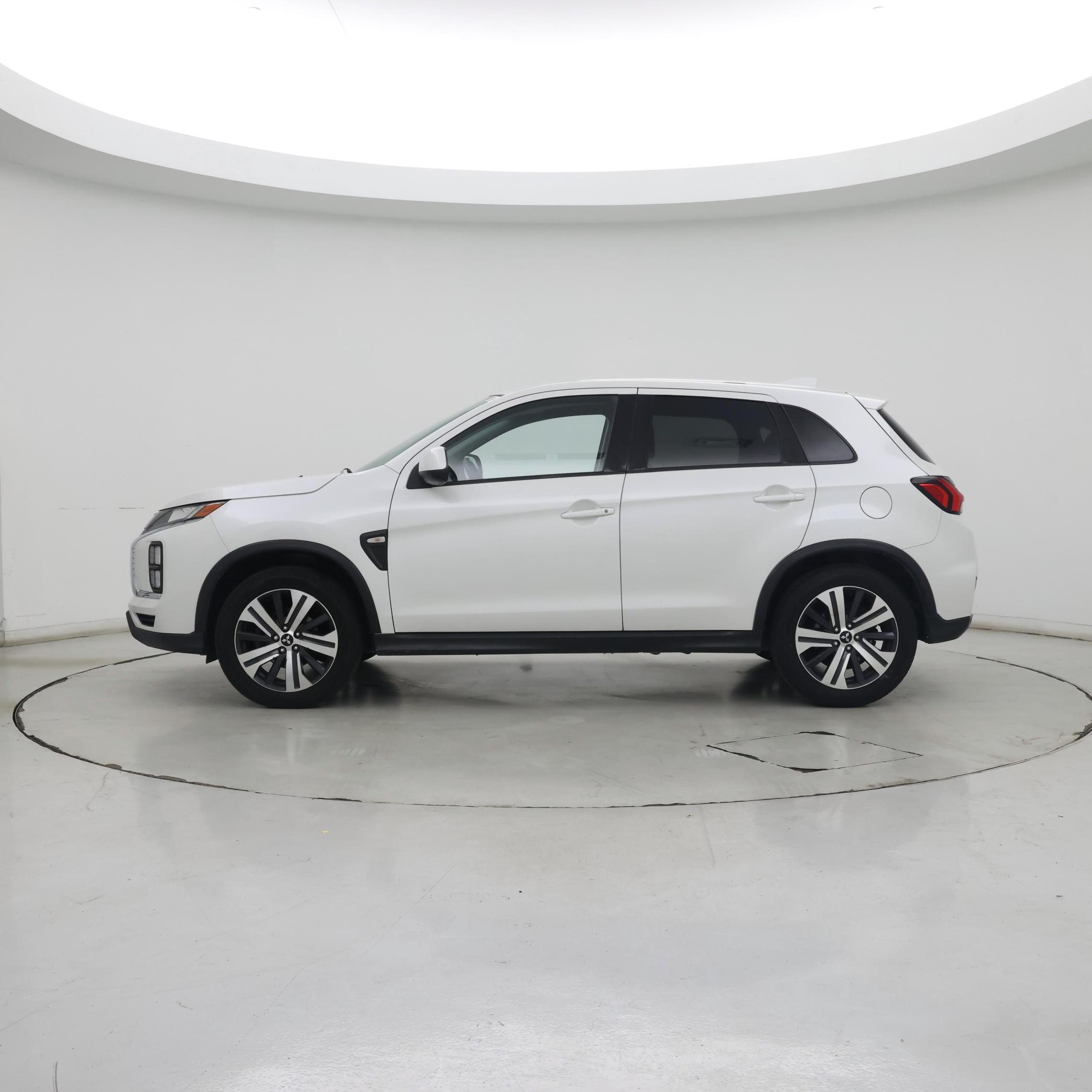 Thumbnail: 2020 Mitsubishi Outlander Sport - 3