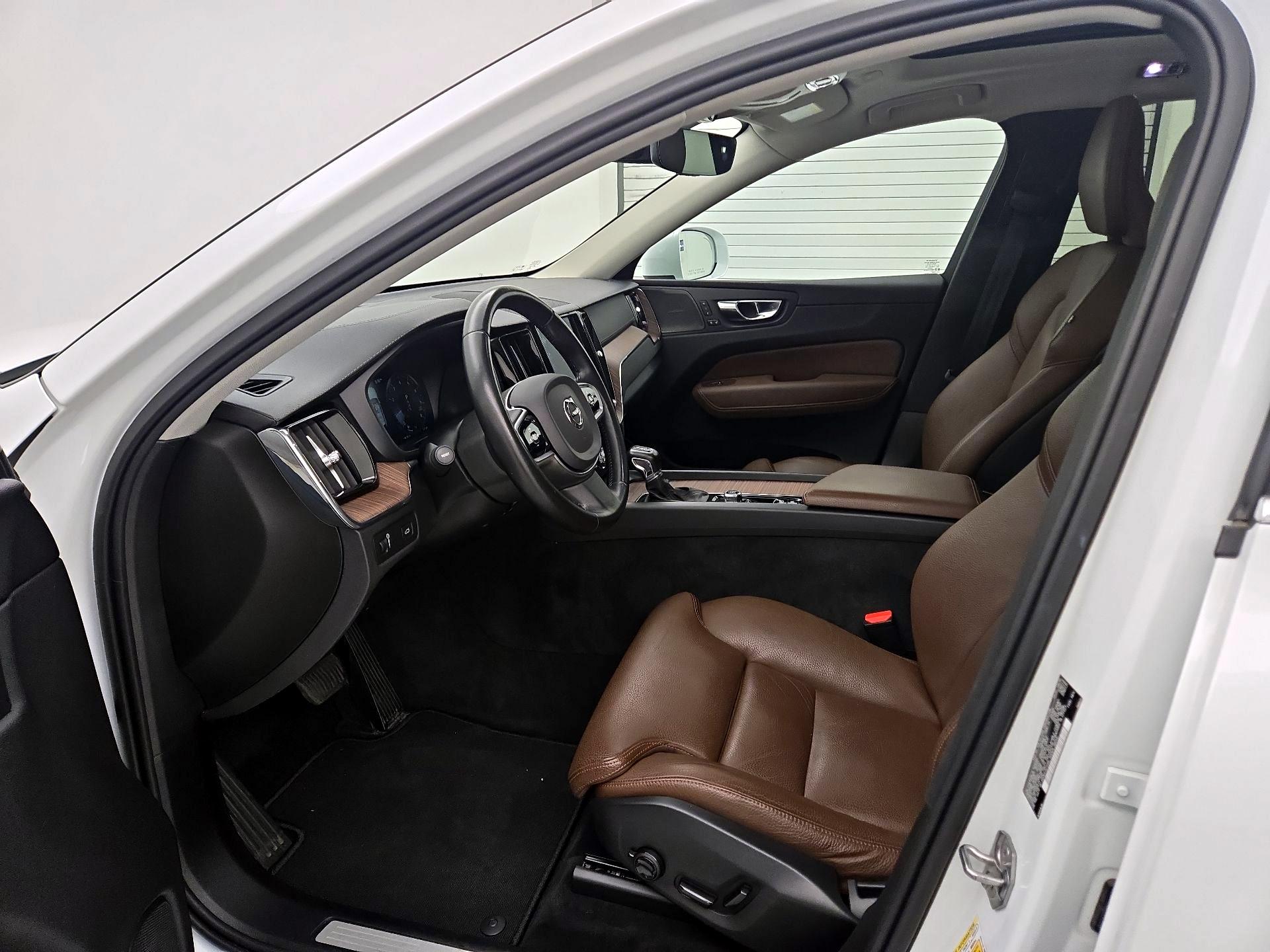 Thumbnail: 2020 Volvo XC60 - 11