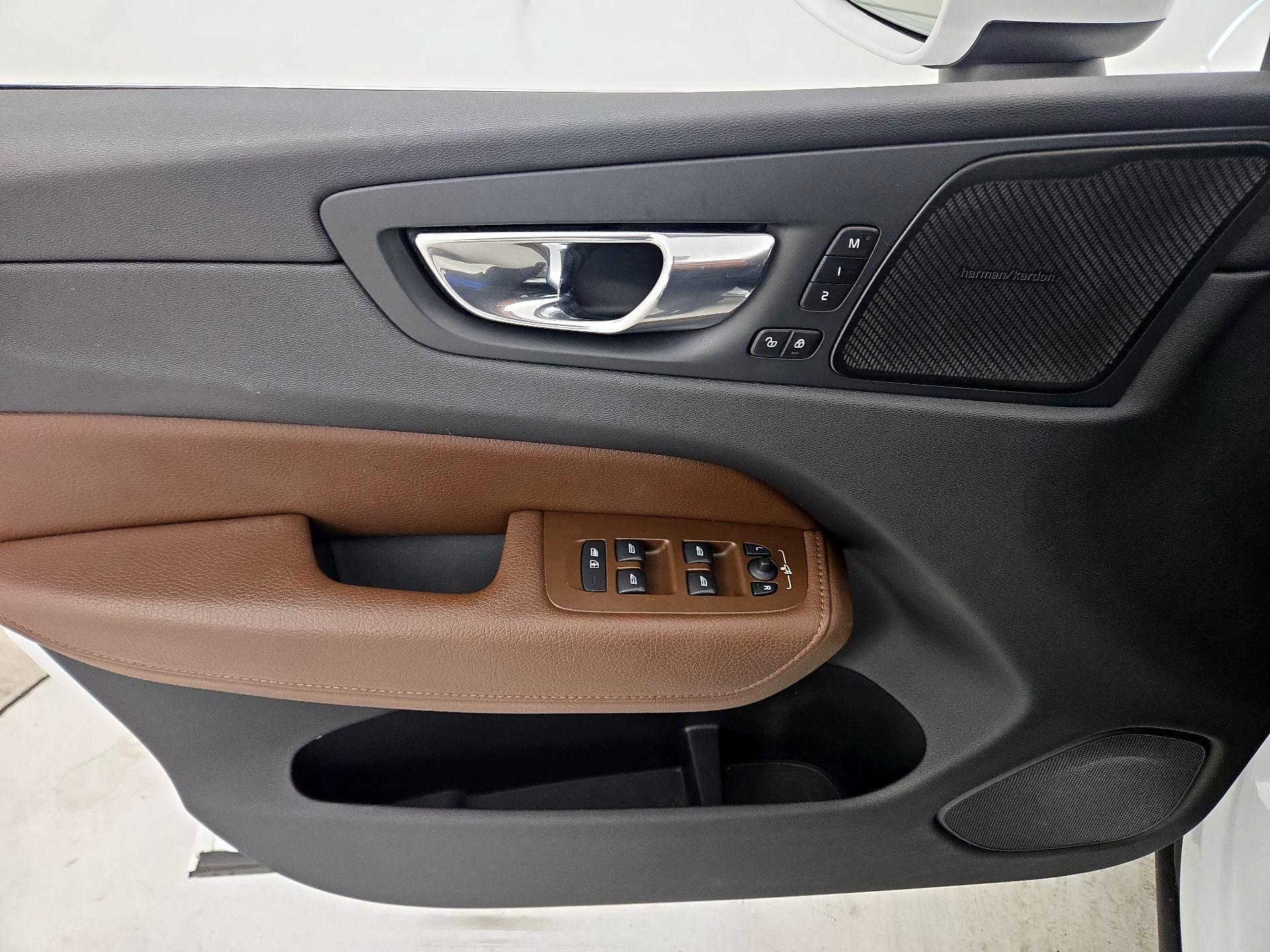 Thumbnail: 2020 Volvo XC60 - 12