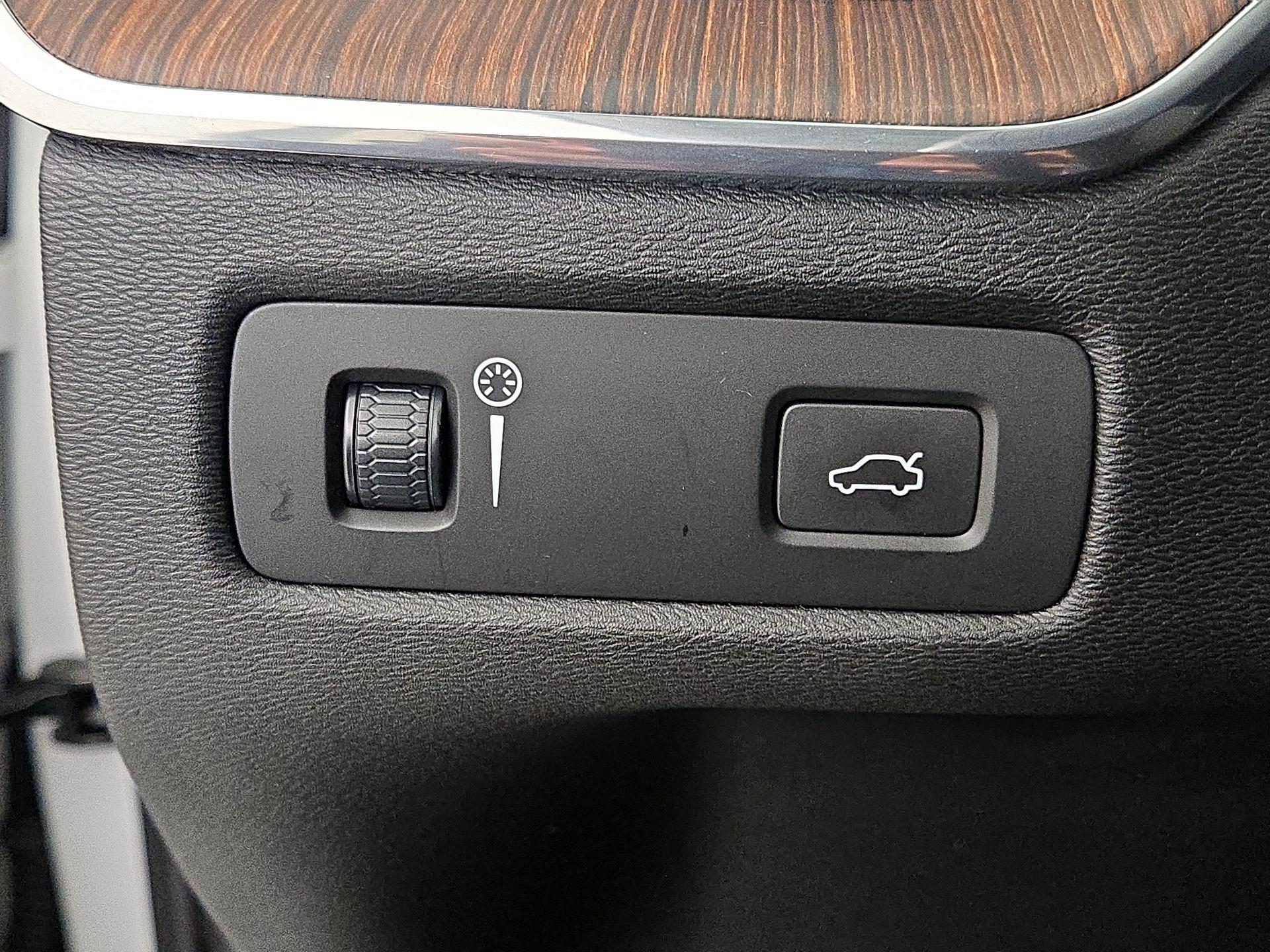Thumbnail: 2020 Volvo XC60 - 13