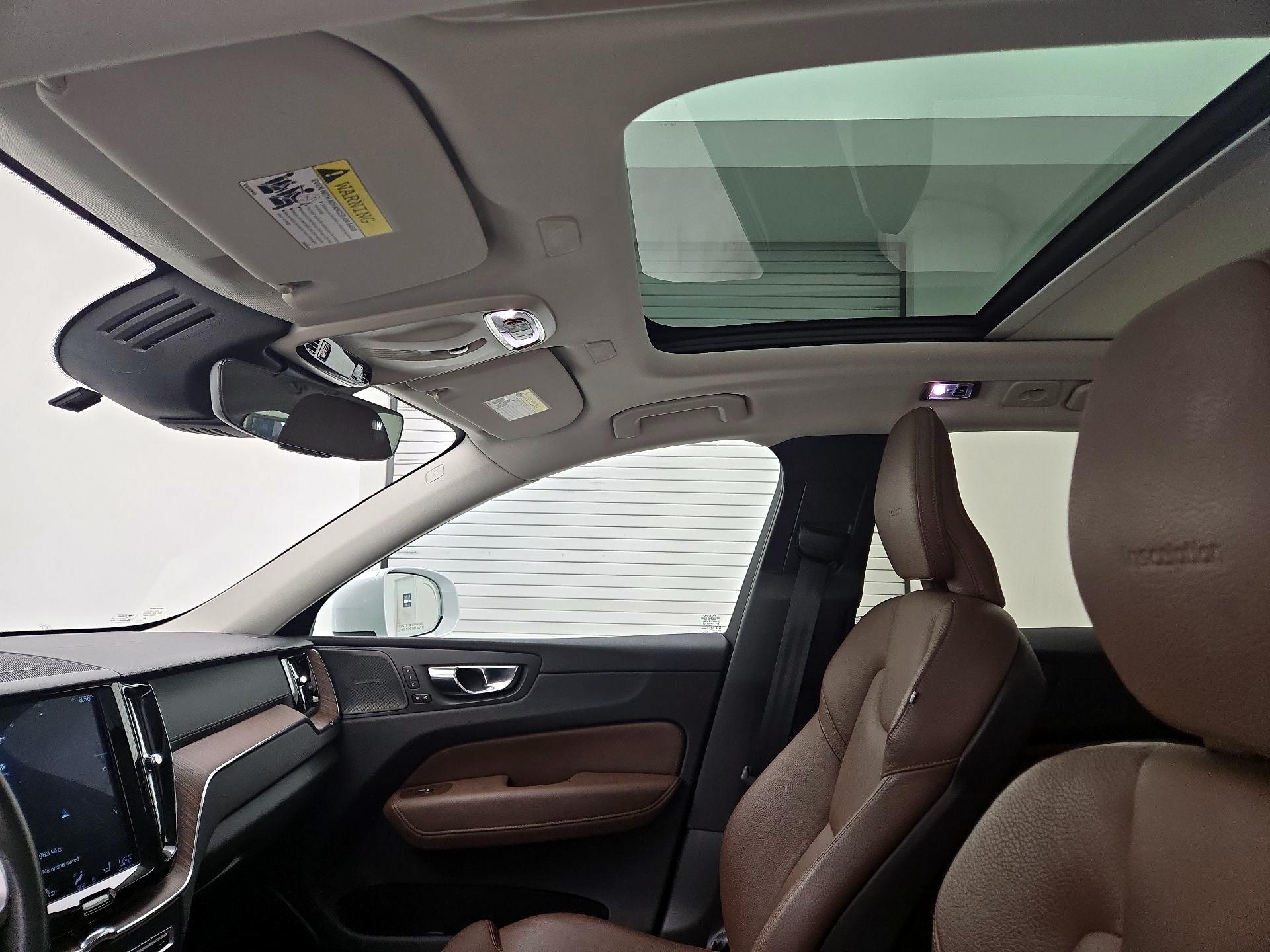 Thumbnail: 2020 Volvo XC60 - 20