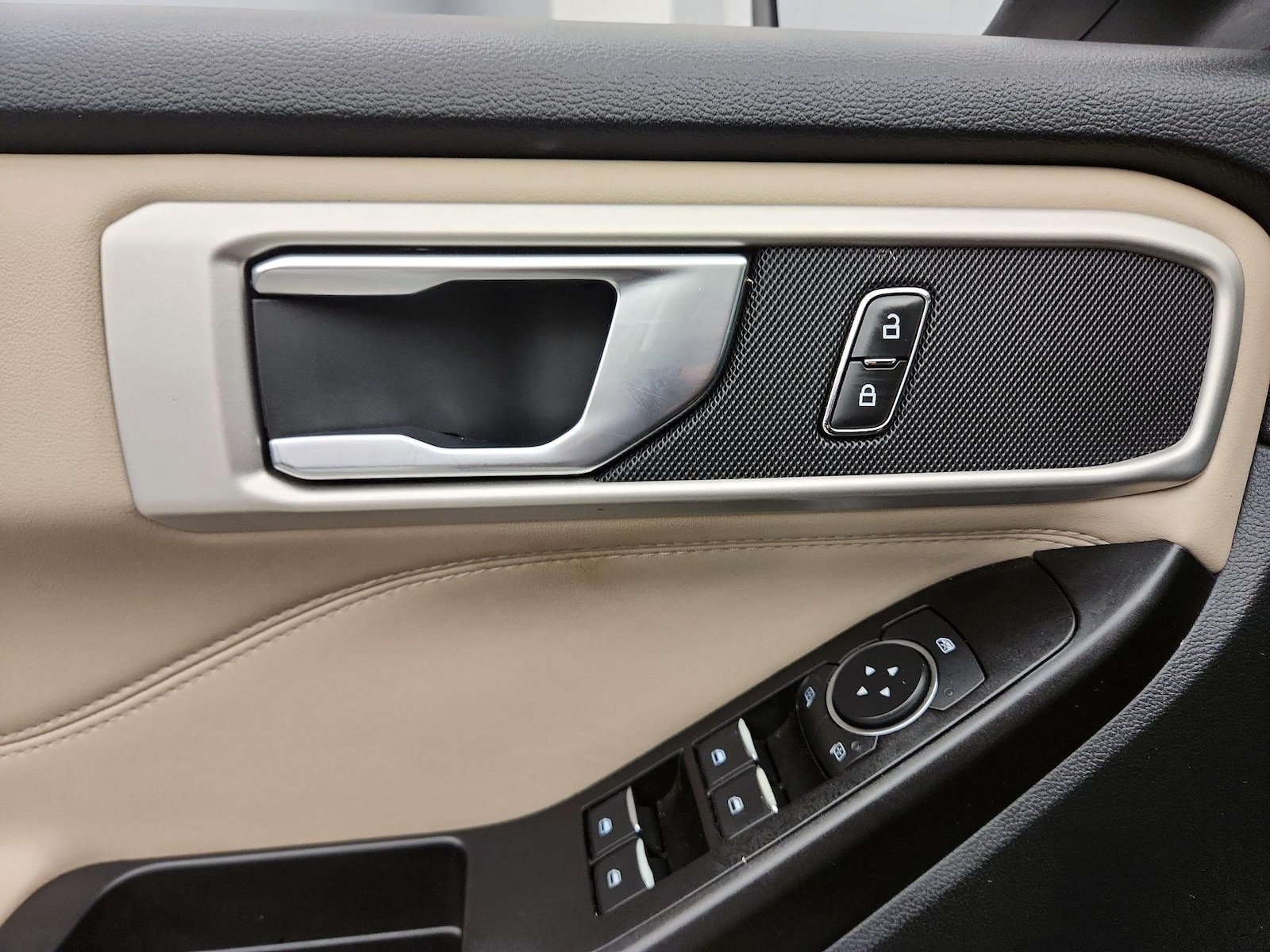 2020 Ford Explorer XLT - Photo 13