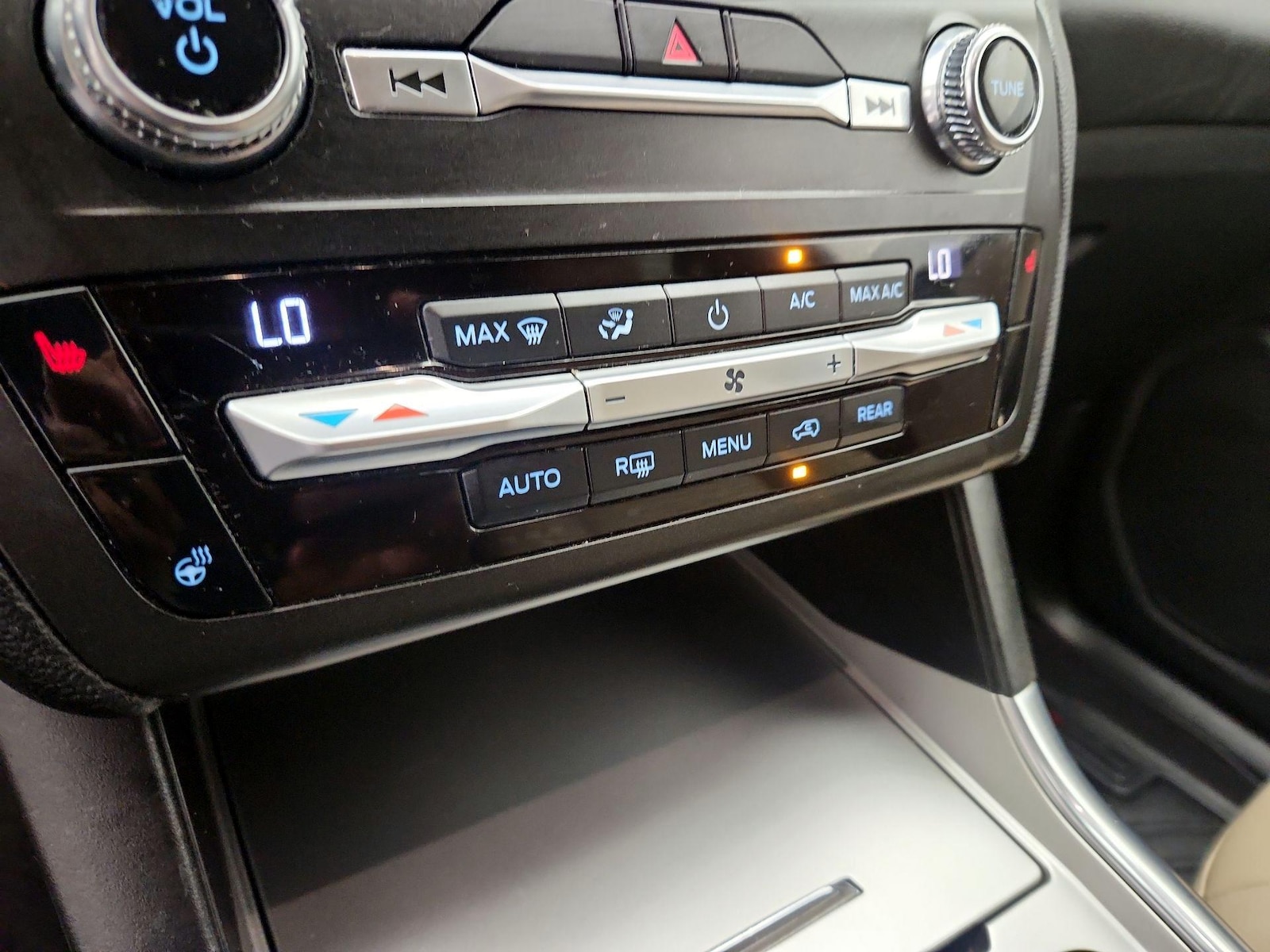 2020 Ford Explorer XLT - Photo 18